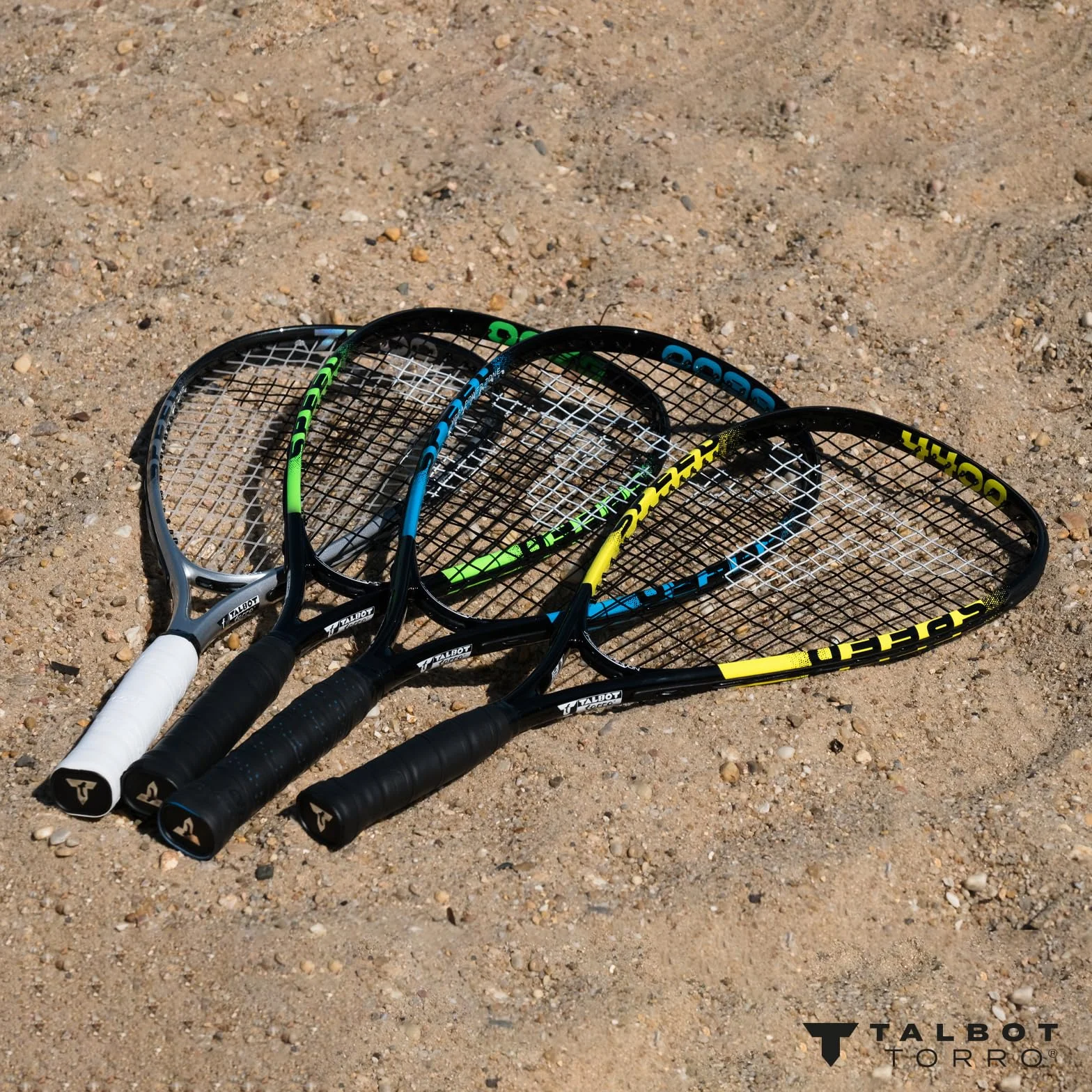 Talbot Torro Speed 5500 Juego de Bádminton 2 Raquetas Aluminio 56,5 cm 6 Pelotas Resistentes al Viento Mochila