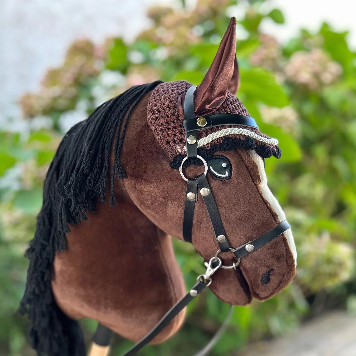 Juego de accesorios marrón chocolate para Hobby Horse y Caballo Palo: halter mosmoute con cordón + manta + gorro antimoscas