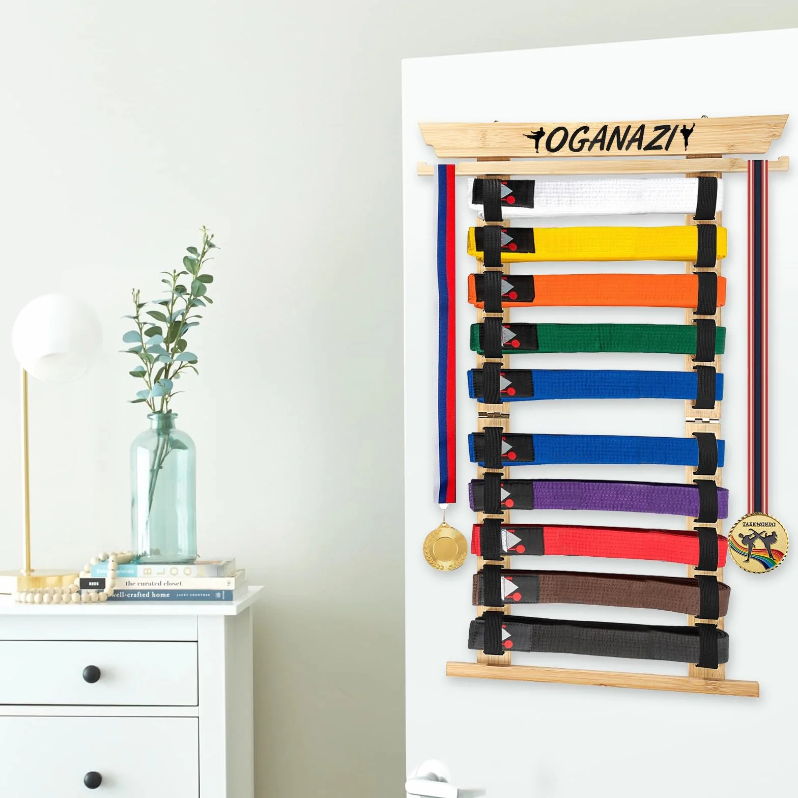 SUMNACON Soporte para cinturón de artes marciales, incluye 10 cinturones de bambú para taekwondo, soporte de pared para judo, karate y ninjitsu