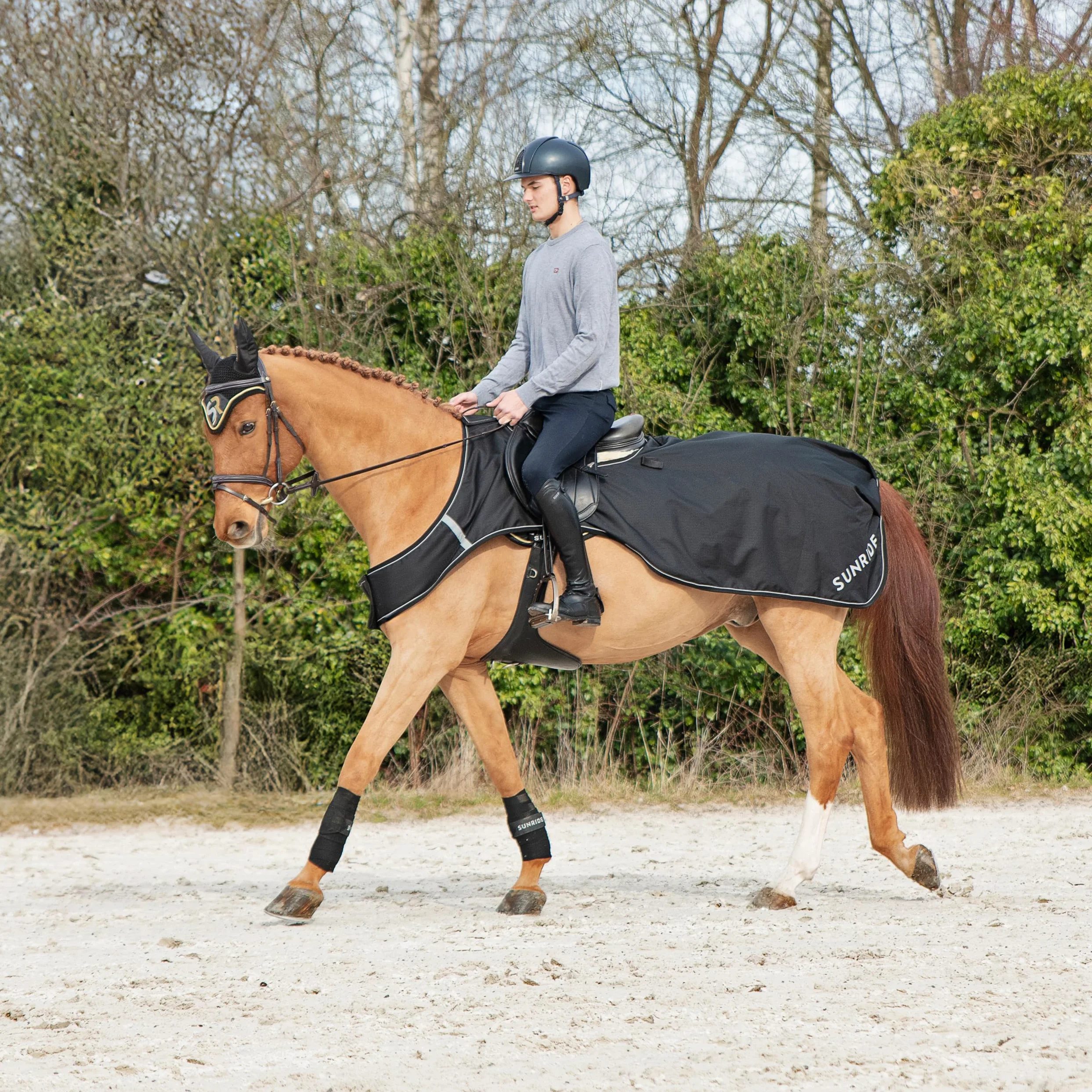 SUNRIDE Manta de Ejercicio/línea de Plomo Impermeable al Viento y al Agua Derby - Rayas Reflectantes - Piel en el Interior - protección Adicional contra la Lluvia para la Silla (Negro, 115 cm)