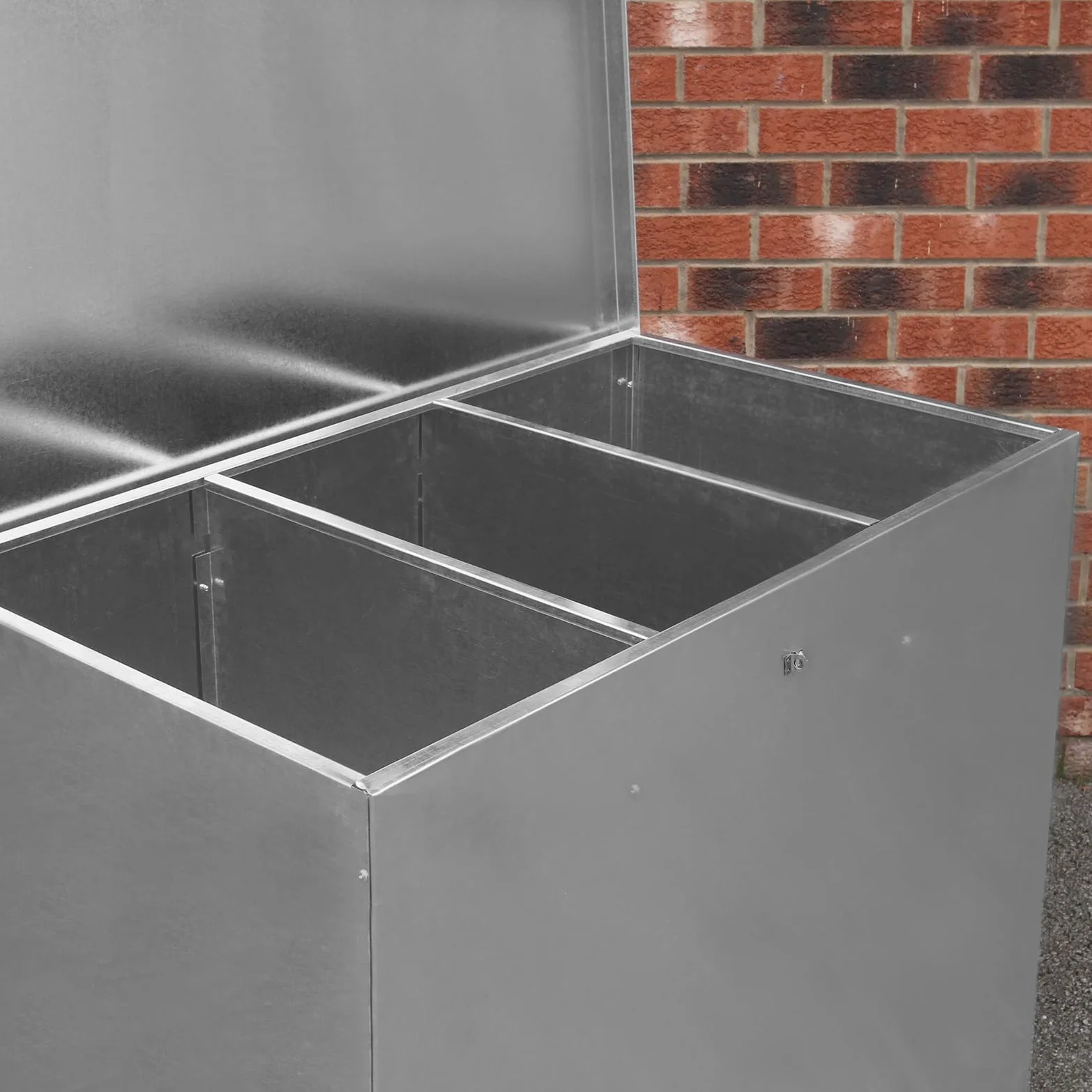 Contenedor de 3 Compartimentos de Metal Galvanizado 64L | Impermeable | Candado GRATIS | A Prueba de Roedores | Cubo Alimentación Ganado | Almacenamiento de Alimento para animales