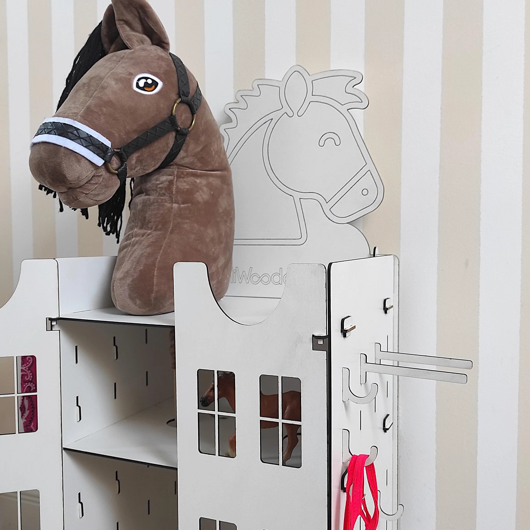 Hobby Horse Stall, establo para 2 caballos, establo de madera para 2 caballos, soporte para caballos, accesorios con espacio de almacenamiento y ganchos