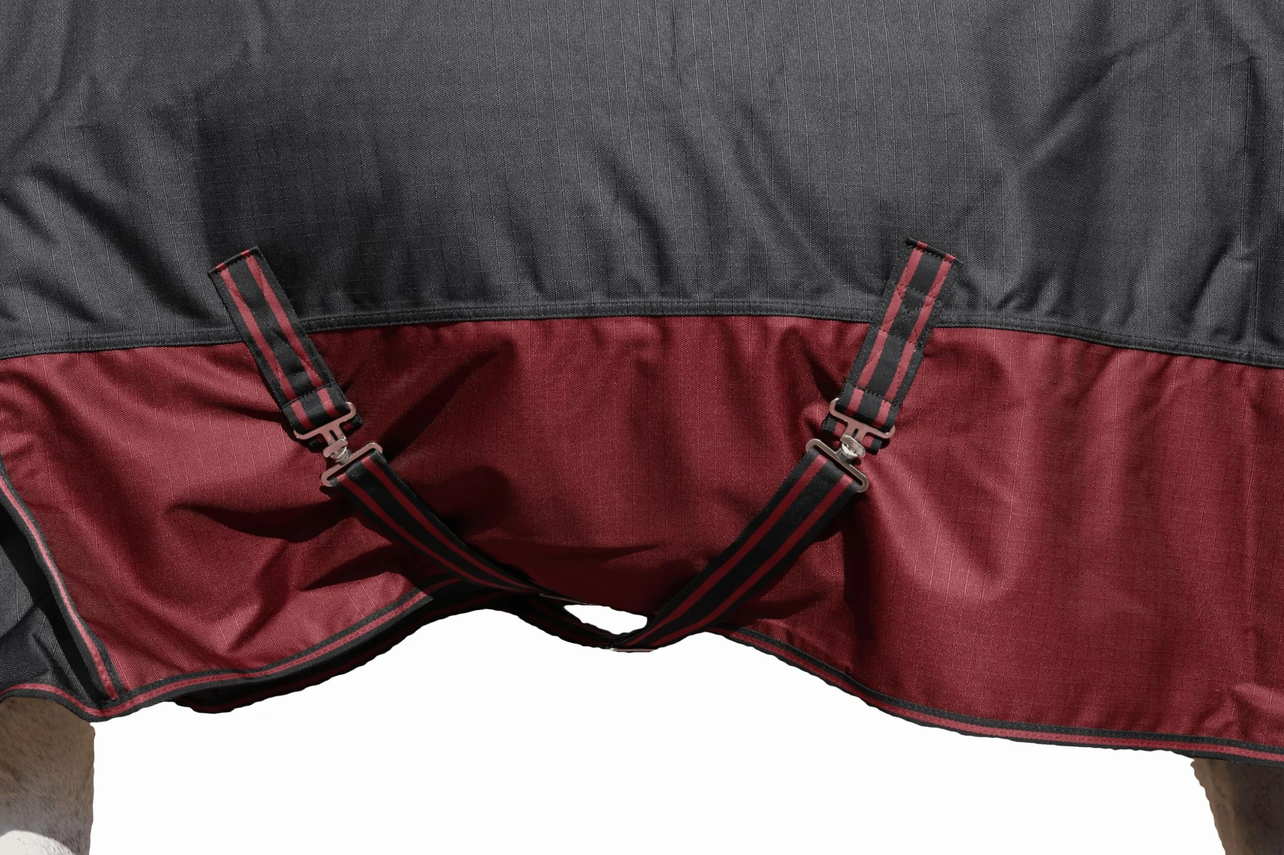 LEAFOREST Manta de caballo resistente 1200D, 200 g/m², acolchada, impermeable, transpirable, para exteriores, fácil de limpiar, para caballos, manta de invierno, color rojo negro, 145 cm