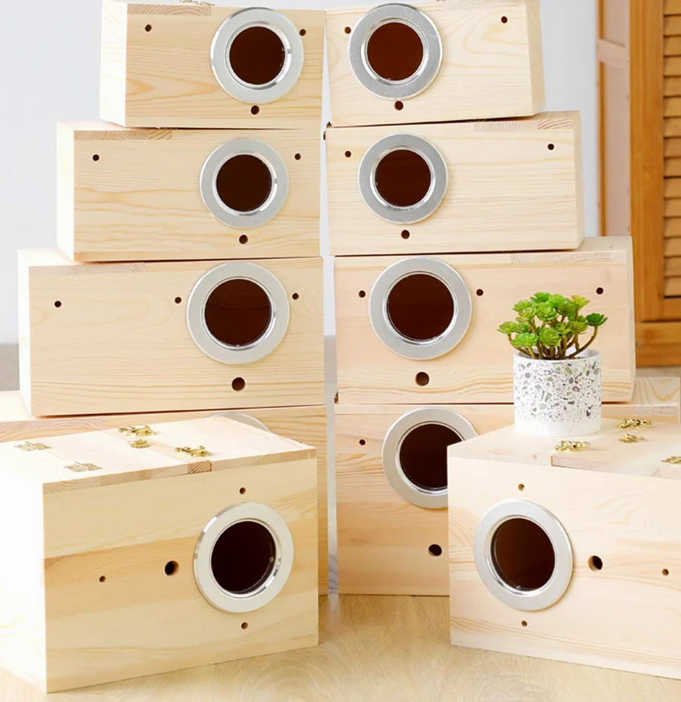 YJJKJ - Caja de nido de perrinito de madera de pino para pájaros, cacatúas, loros (M)
