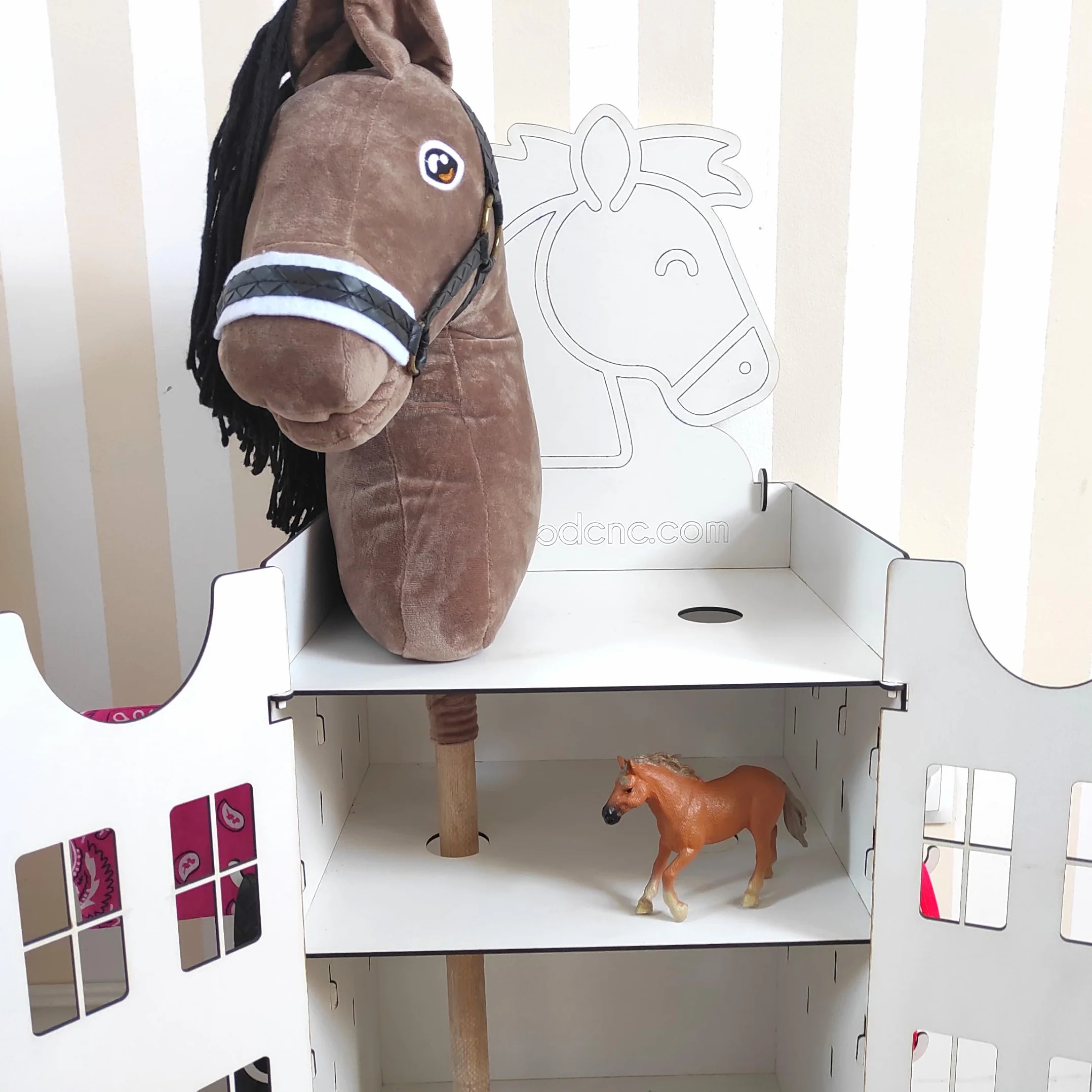 Hobby Horse Stall, establo para 2 caballos, establo de madera para 2 caballos, soporte para caballos, accesorios con espacio de almacenamiento y ganchos