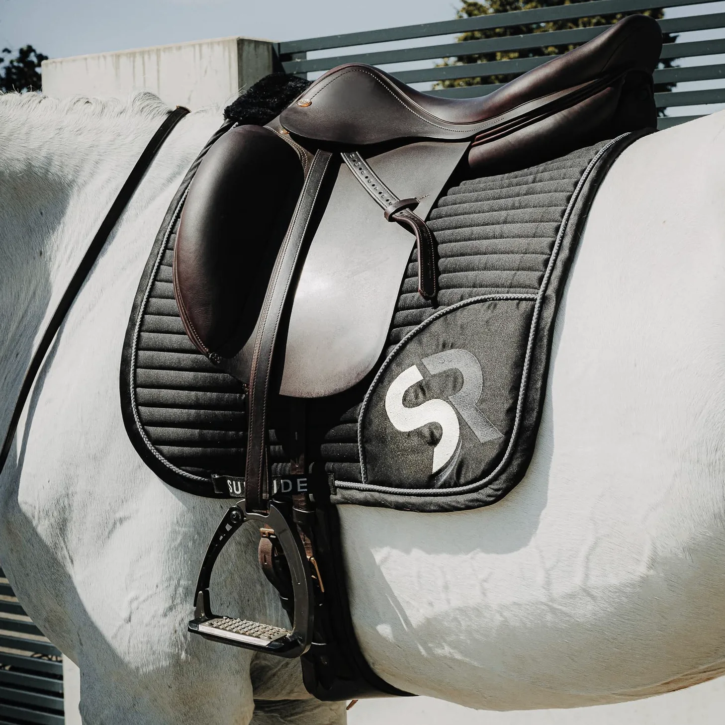 SUNRIDE Cincha Corta Monaco para Caballos de Cuero auténtico Suave con Anilla en D para riendas auxiliares (70 cm, marrón)