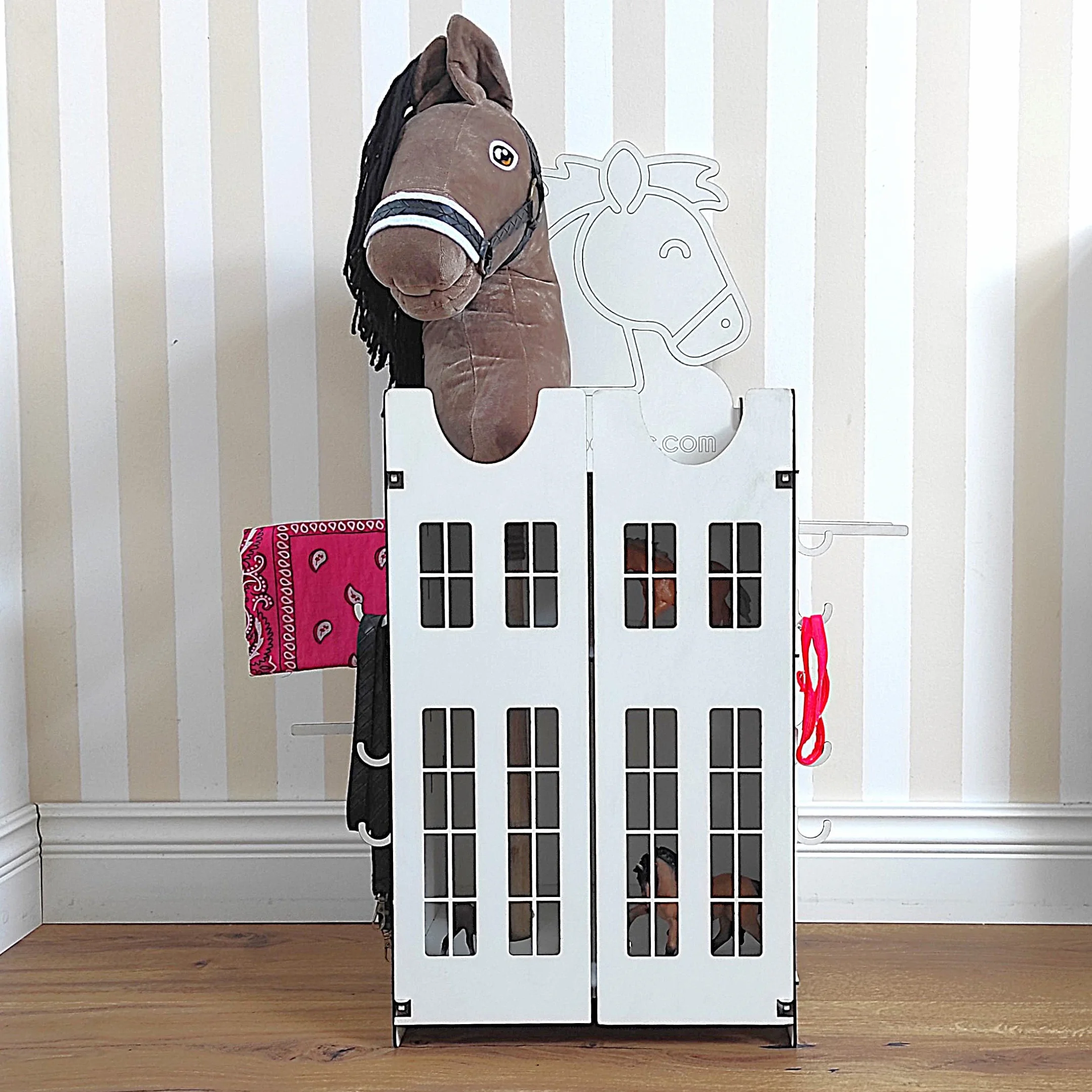Hobby Horse Stall, establo para 2 caballos, establo de madera para 2 caballos, soporte para caballos, accesorios con espacio de almacenamiento y ganchos