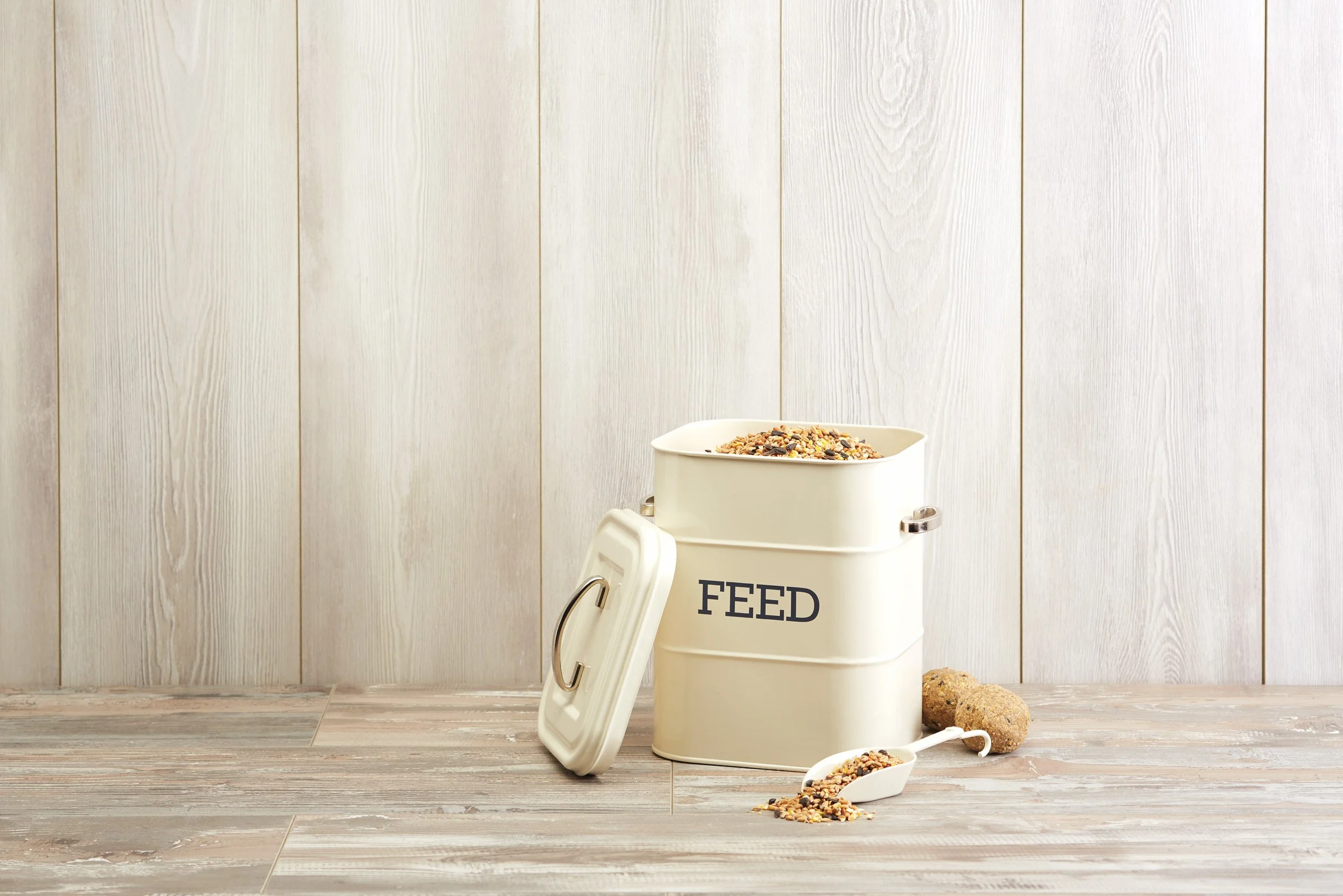 KitchenCraft Living Nostalgia Lata para Comida de Pájaros con Cuchara Medidora 3 kg 19 x 16 x 27 cm Gris