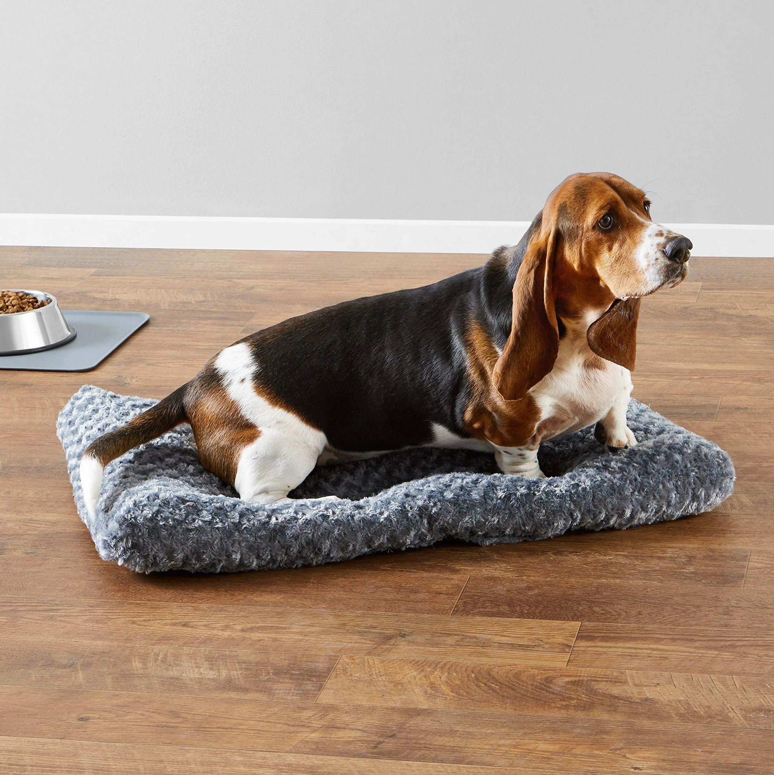 Amazon Basics Se puede lavar a máquina Cama para mascotas, para perros - Poliéster, 89 x 58 x 8 cm (L x W x H), gris en espiral