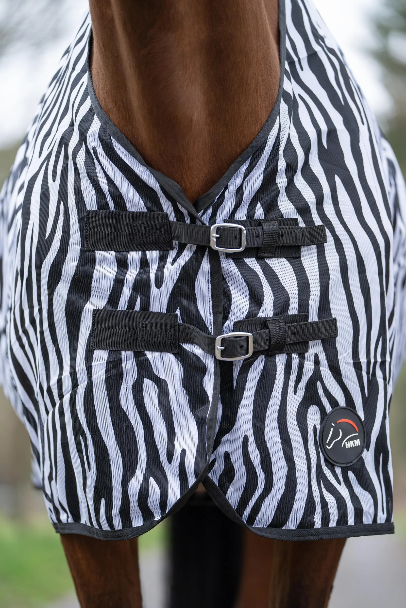 HKM Zebra Manta Anti-Moscas con cinturón Cruzado Blanco/Negro 125