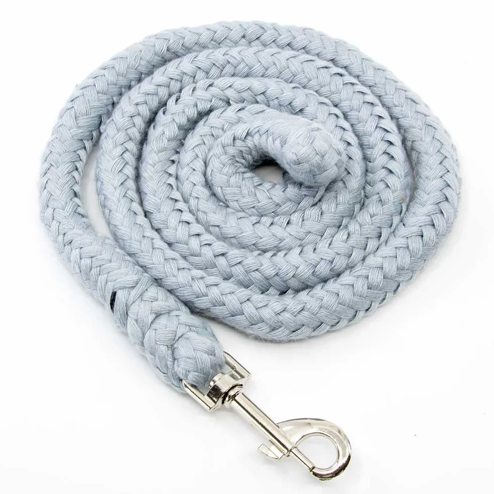 Set de Accesorios para Hobby Horse – Cabestro con Forro de Peluche Gris, Cuerda de conducción y Gorro antimoscas Gris y Blanco para Hobby Horsing – Compatible con Caballos de Palo tamaño A4 y A3
