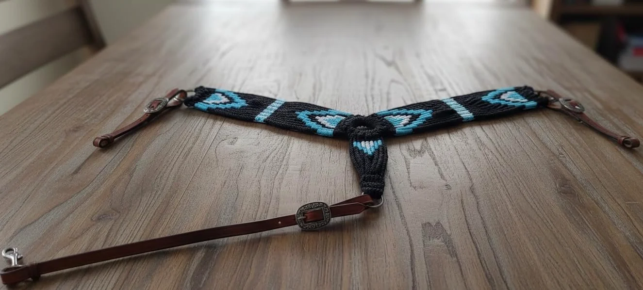 Collar de pecho occidental hecho a mano para caballo, tamaño libre, regalo ecuestre (azul oscuro)