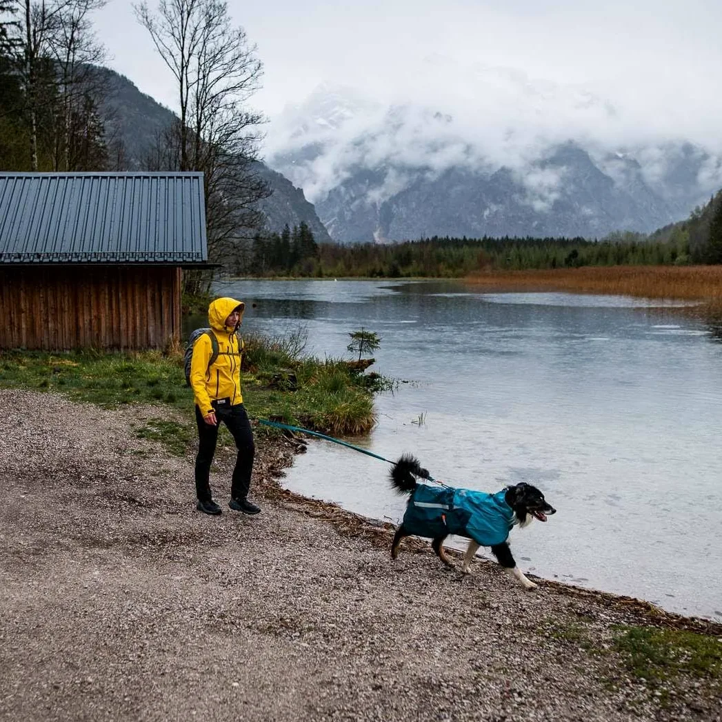 Non-Stop Dogwear Fjord Raincoat 2.0 Impermeable para Perros, Negro/Naranja, Talla 40, Resistente al Viento y Agua, Material Reciclado, Poliéster
