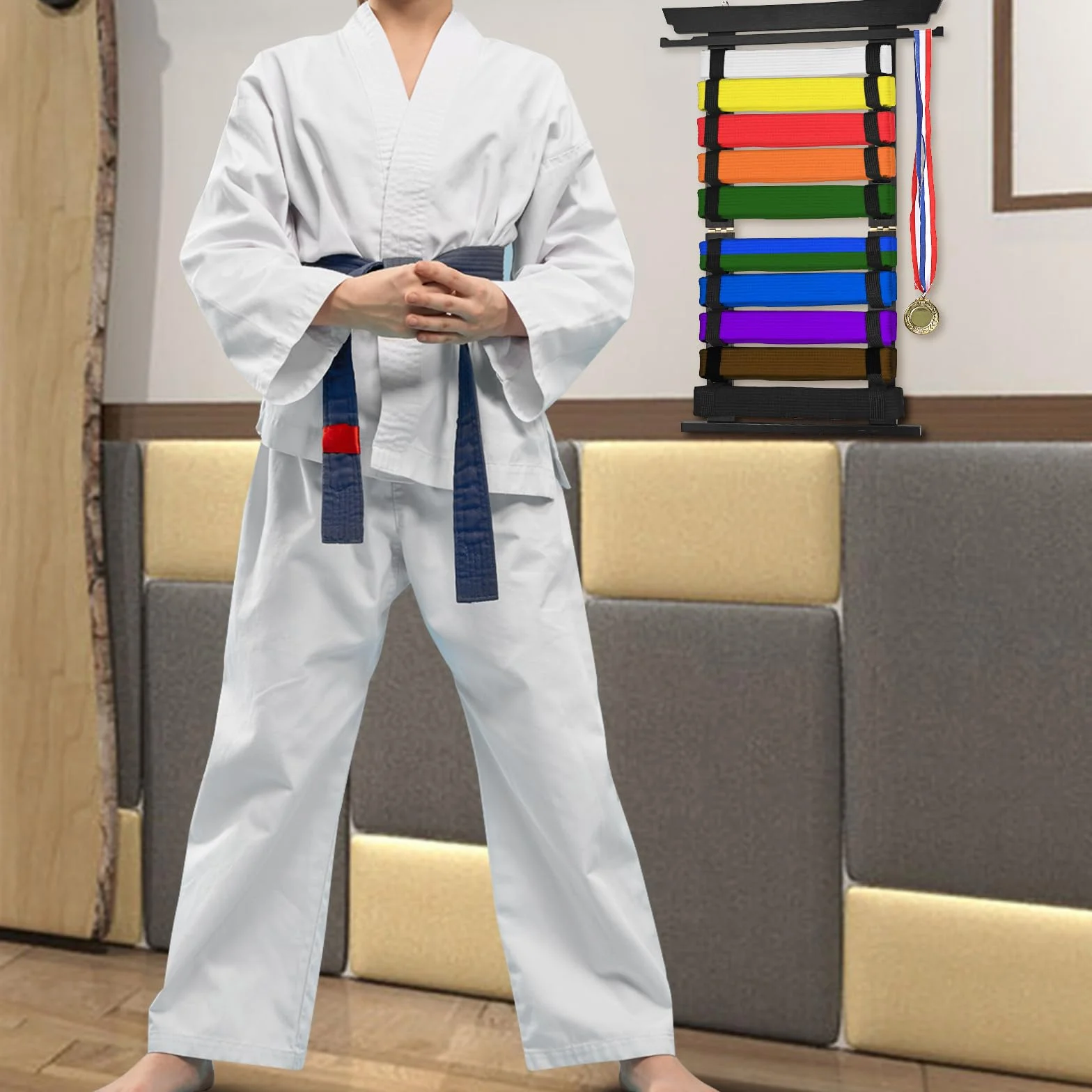 SUMNACON 10 cinturones de bambú organizador de cinturón de artes marciales karate taekwondo pared soporte exhibición medallas