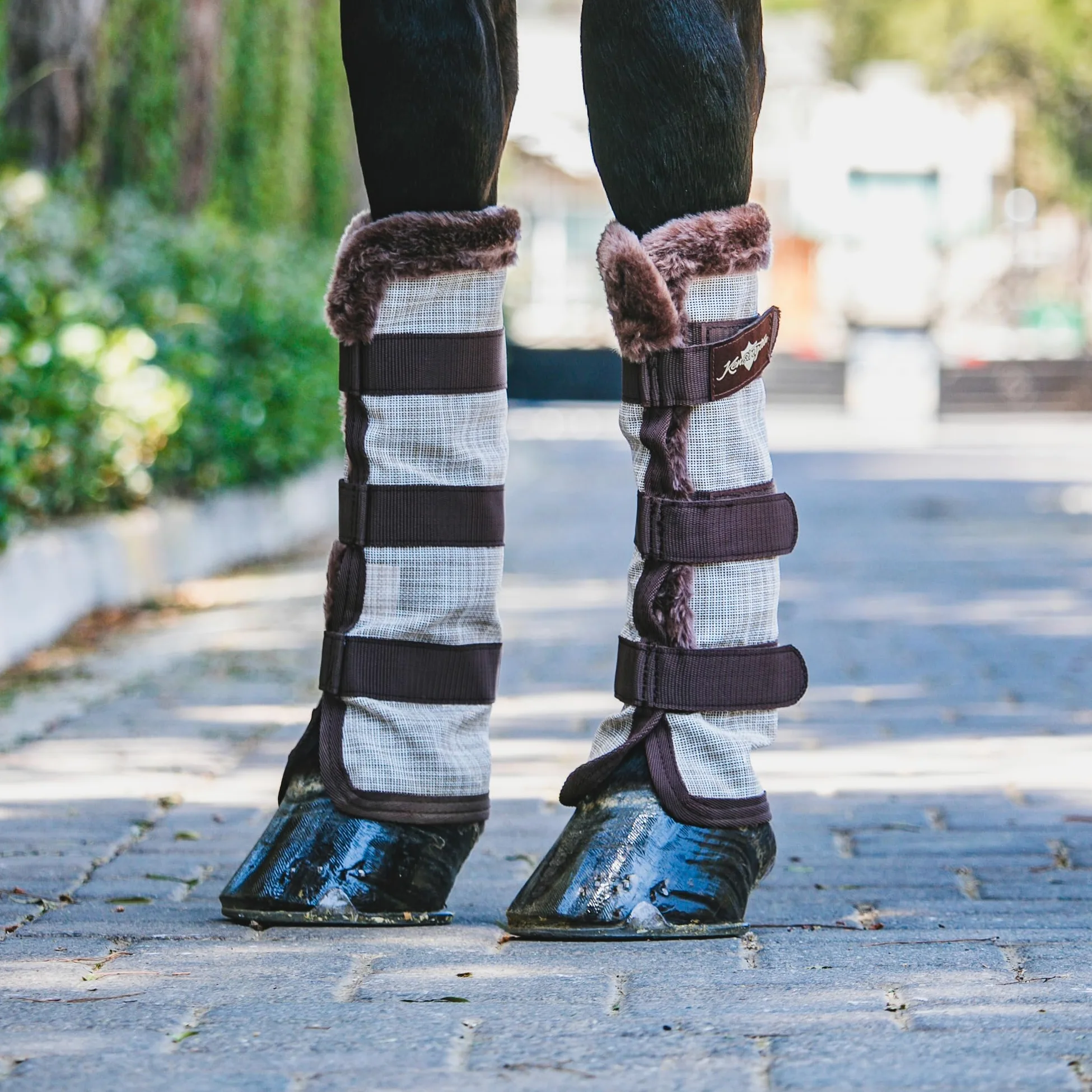 Kensington Botas para Mosca de Caballos Naturales con Forro Polar Recortado, tecnología Stay-Up – Protección contra picaduras de Insectos y Rayos UV – se Venden en Pares (2 Botas), Medium, Bronceado