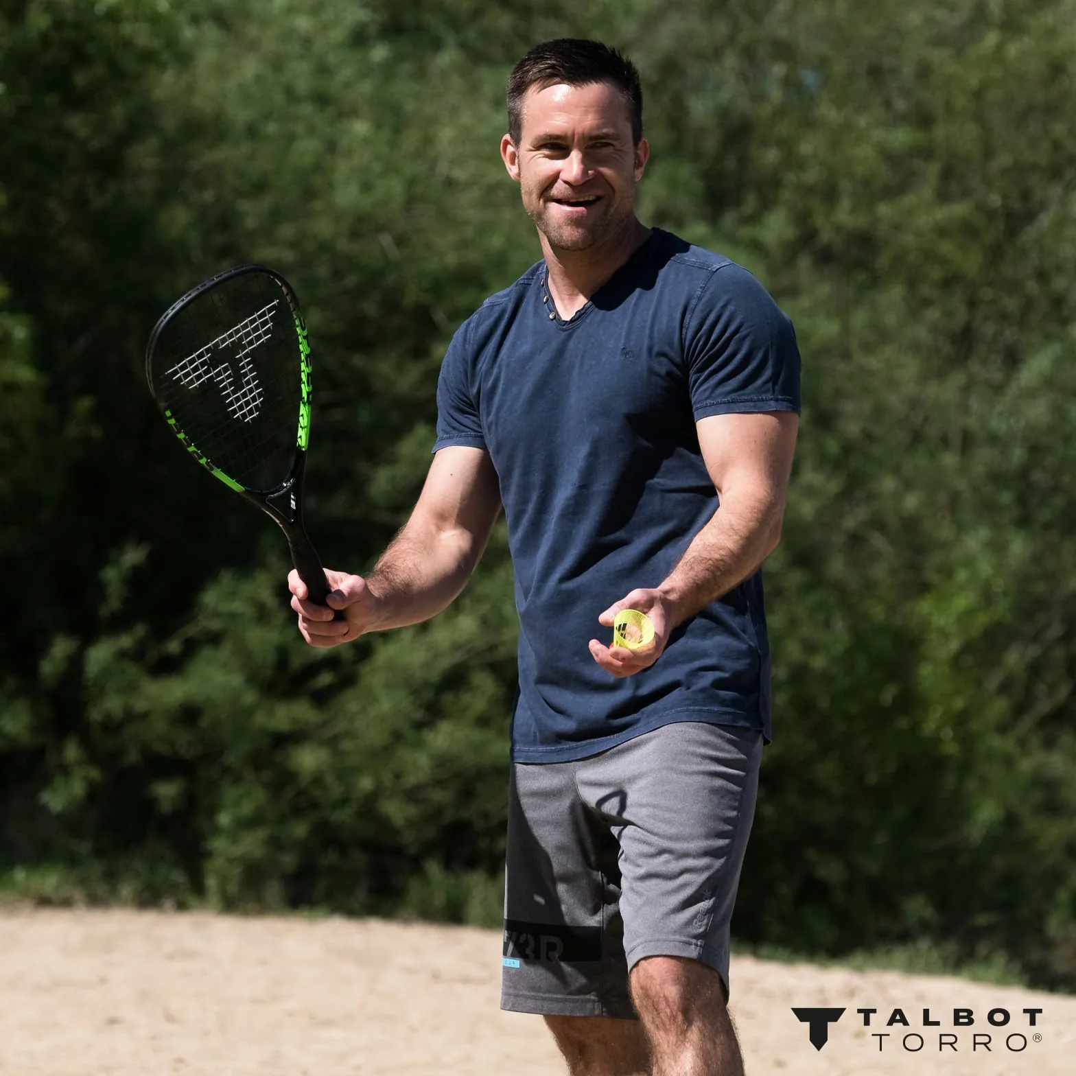 Talbot Torro Speed 5500 Juego de Bádminton 2 Raquetas Aluminio 56,5 cm 6 Pelotas Resistentes al Viento Mochila