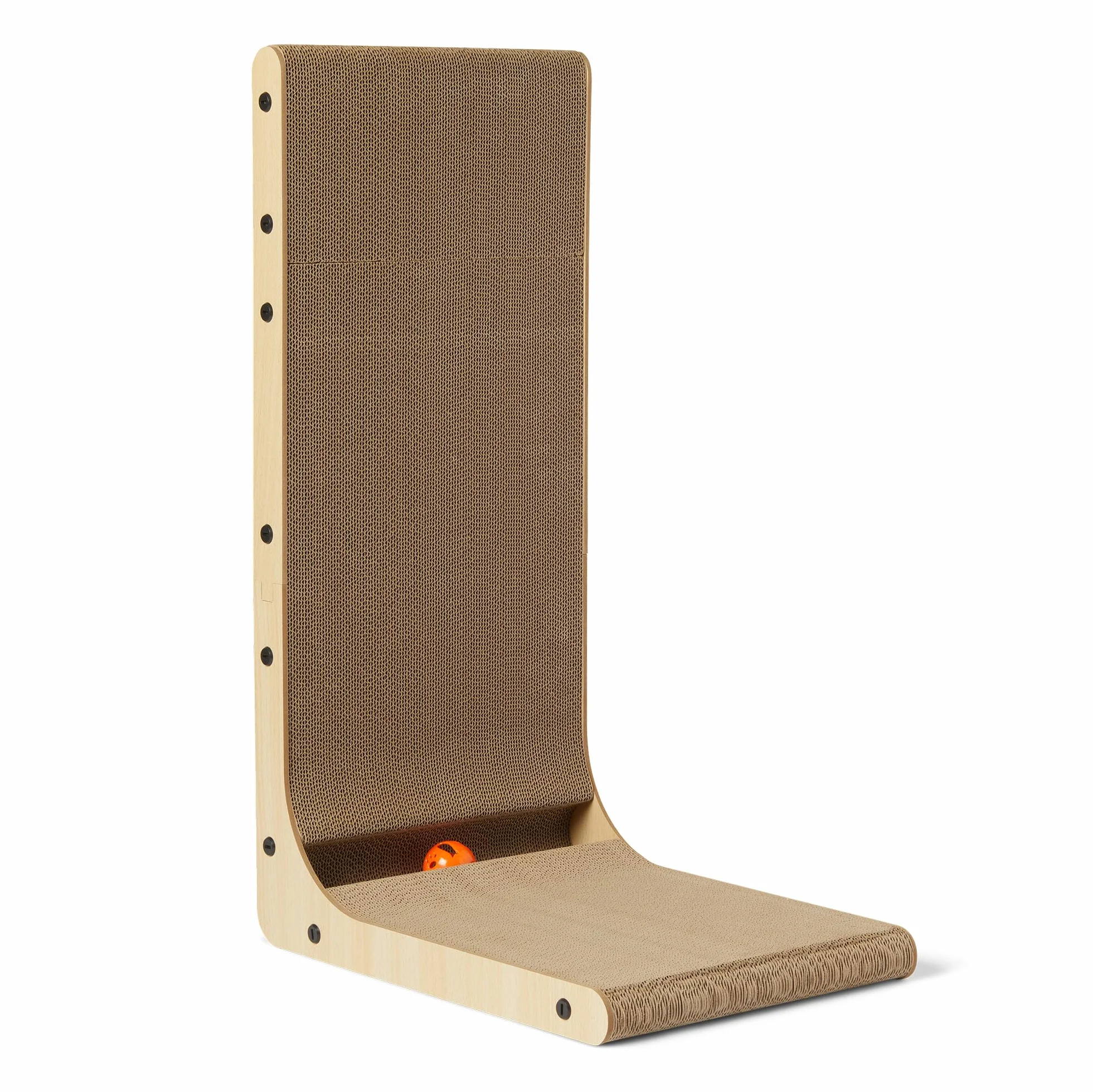Amazon Basics Rascador para Gatos en Forma de L, Rascador para Gatos con Pelota Interactiva y Hierba Gatera, Trepador de Pared de Cartón para Gatos y Gatitos de Interior, 41,9 x 29 x 68,1 cm