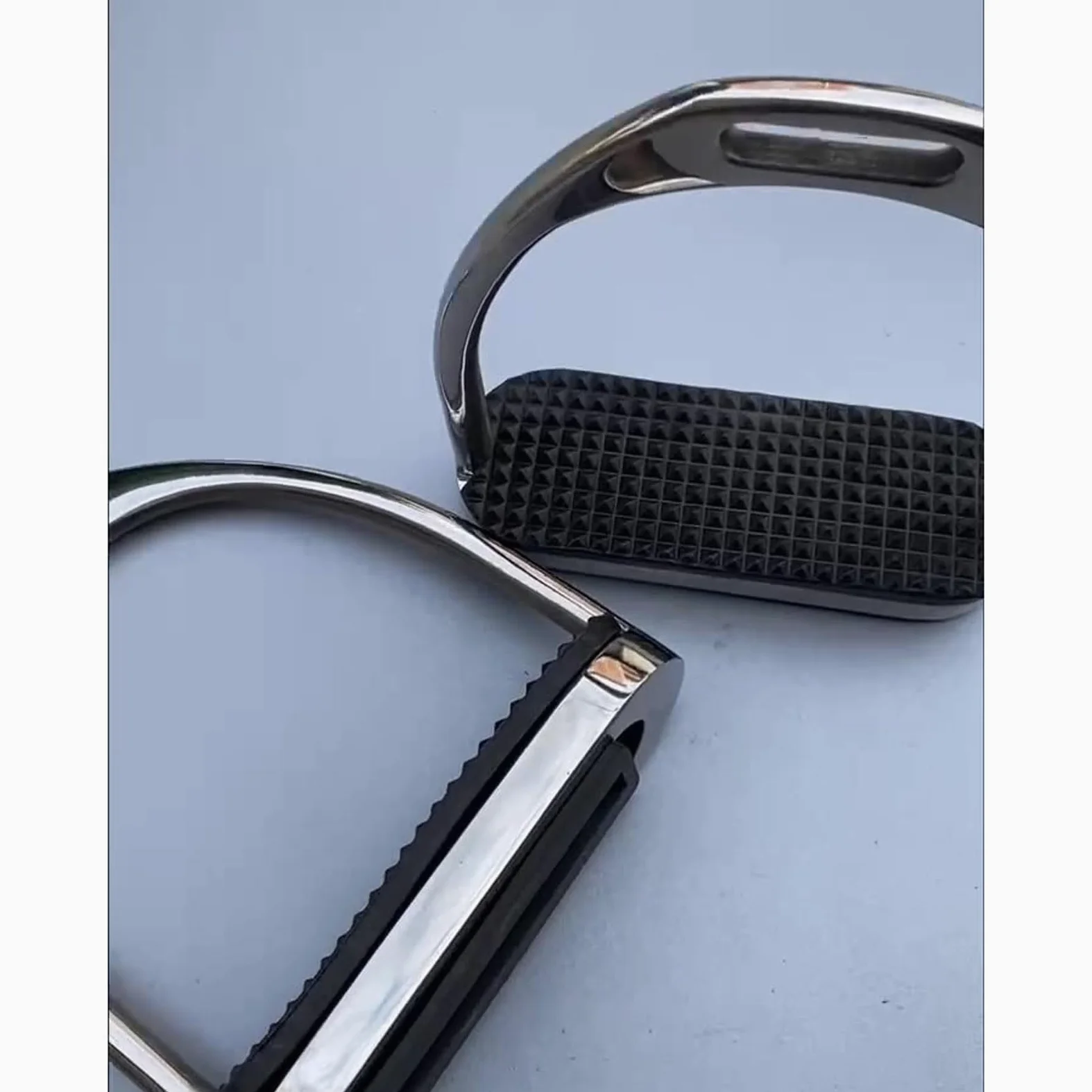 2 Piezas Estribo de Caballo,12 cm Estribos ecuestres de acero inoxidable,cómodos estribos de Apoyo con Almohadilla de Goma Antideslizante,Flexibles Pedales ligeros y anchos,para Entusiastas Ecuestres