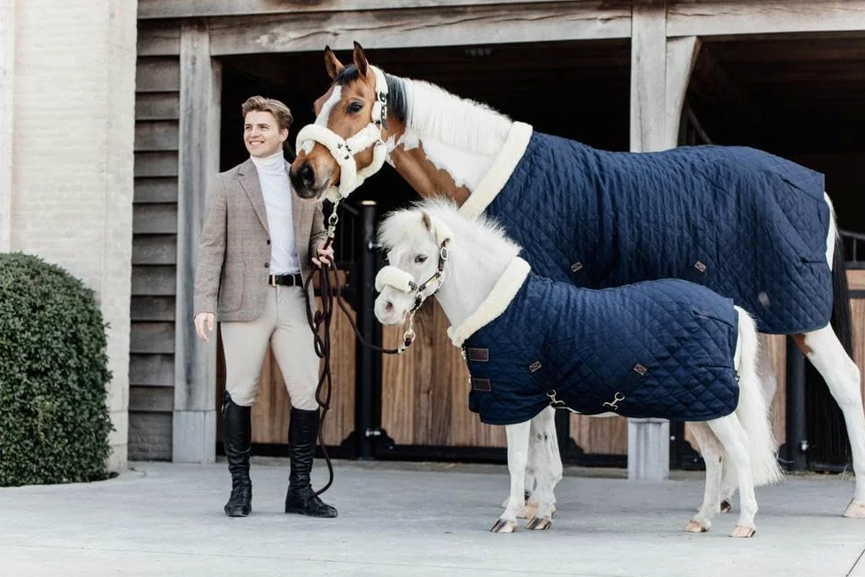 Kentucky Horsewear Tiny Show Rug - Manta de competición (pelo de conejo, 160 g, tamaño 90), color azul marino