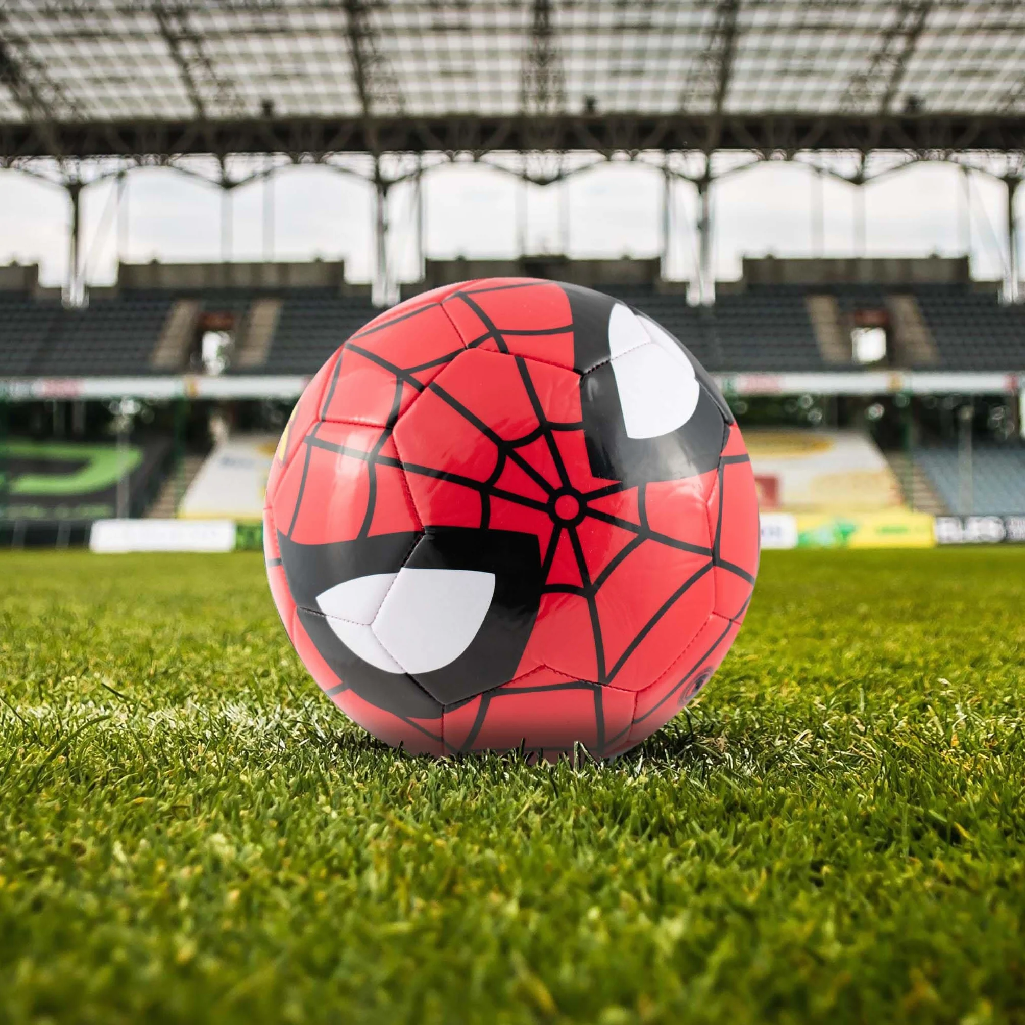 Hy-Pro Spiderman Oficial Balón de Fútbol Tamaño 5, Pelota de Entrenamiento para Juegos al Aire Libre