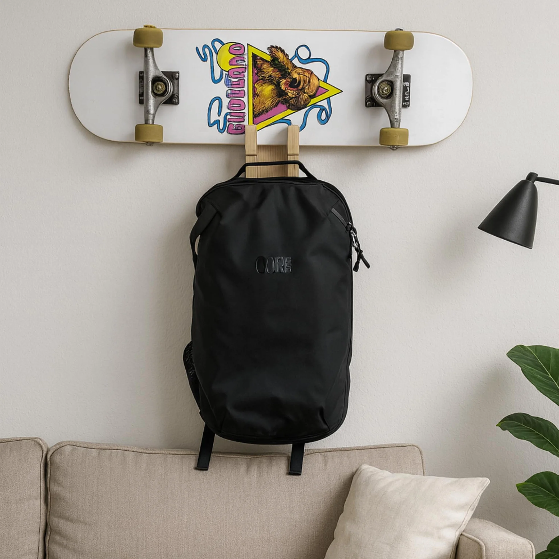 COR Surf Soporte de pared para monopatín y snowboard de bambú con gancho