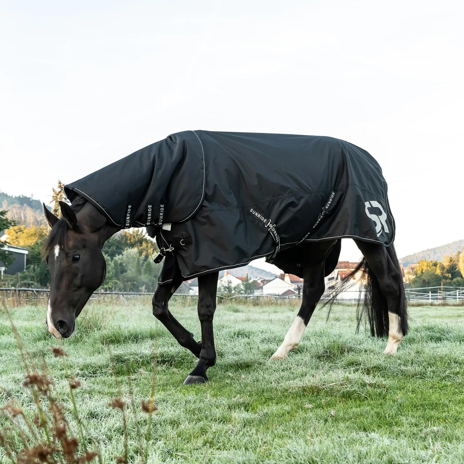 SUNRIDE Manta de Lluvia 50g para Caballos (Dublín) combinable con Mantas Inferiores - para Condiciones climáticas extremas - 600D (145 cm, Negro)