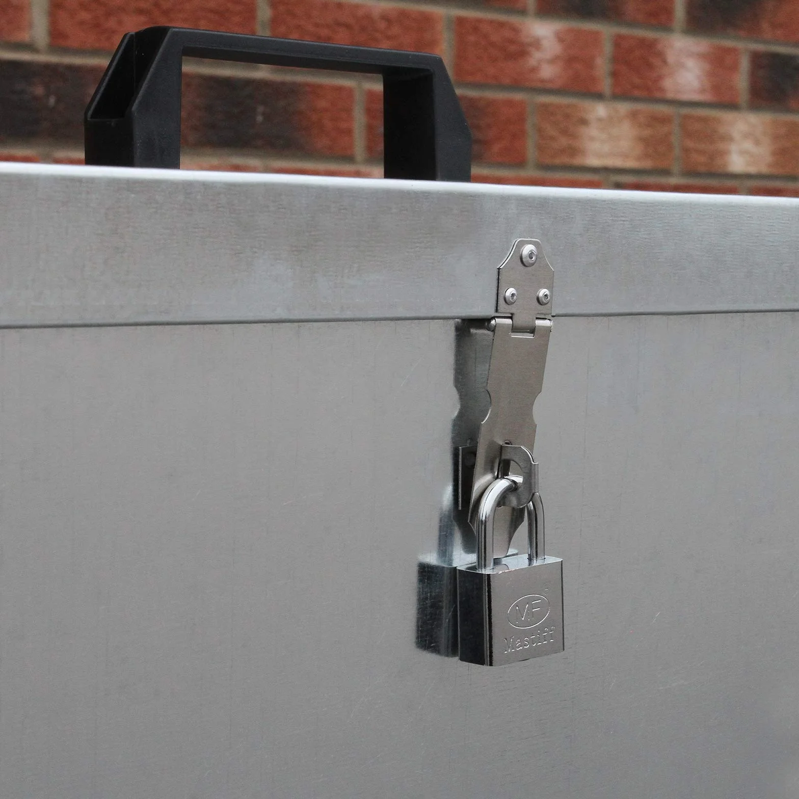 Contenedor de 3 Compartimentos de Metal Galvanizado 64L | Impermeable | Candado GRATIS | A Prueba de Roedores | Cubo Alimentación Ganado | Almacenamiento de Alimento para animales