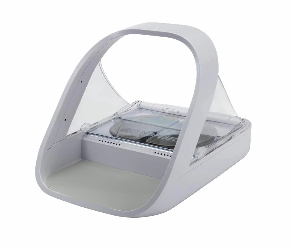 Comedero SureFeed Connect Sure Petcare con lector de microchip y placa de identificación RFID, con aplicación móvil, para comida húmeda y seca, blanco, hub conector, necesita 4 pilas C (no incluidas).