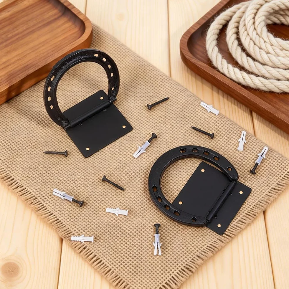 BENECREAT - 2 anillos de corbata de caballo, anillo de fijación resistente en forma de cruz de hierro para caballos, entrenamiento en forma de herradura, para carruajes y pastos al aire libre