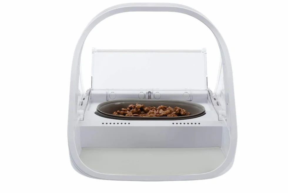 Comedero SureFeed Connect Sure Petcare con lector de microchip y placa de identificación RFID, con aplicación móvil, para comida húmeda y seca, blanco, hub conector, necesita 4 pilas C (no incluidas).