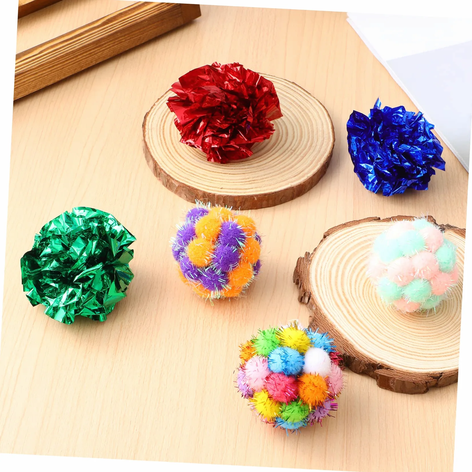 minkissy 125 Piezas Pelota de Peluche perseguir Bolas para Gato Gatito Juguete Pelota interactiva para Gatos Bolas Arrugadas pequeñas Masticar Bola de Gato Bola de Sonido película Pista