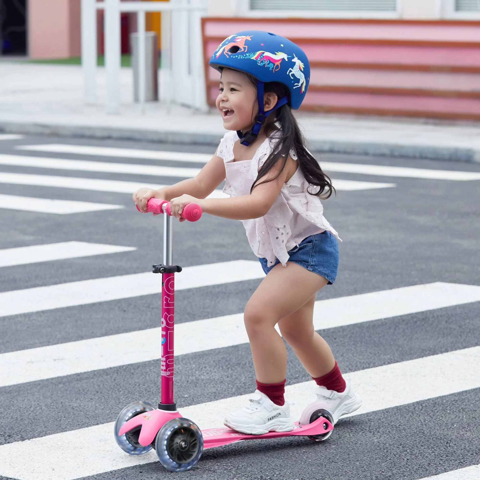Micro Casco Infantil Patinete Bicicleta Ultraligero 250g Cierre Magnético Luz Trasera 3 Posiciones