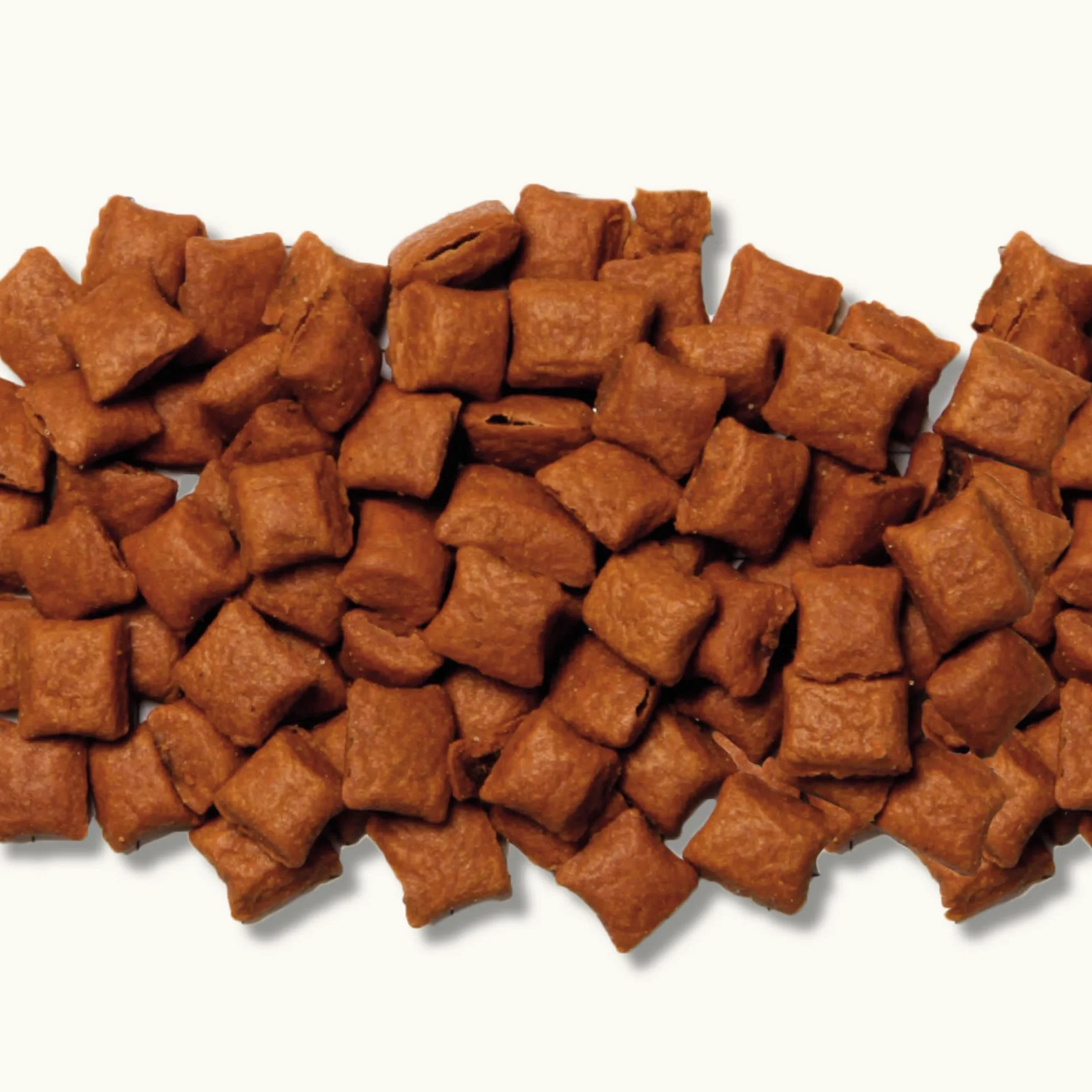 Beaphar Salmon bits Snacks para Gato - Sabrosas Bolas de Pelo de Malta con Sabor a salmón - Ingredientes Naturales - 35g