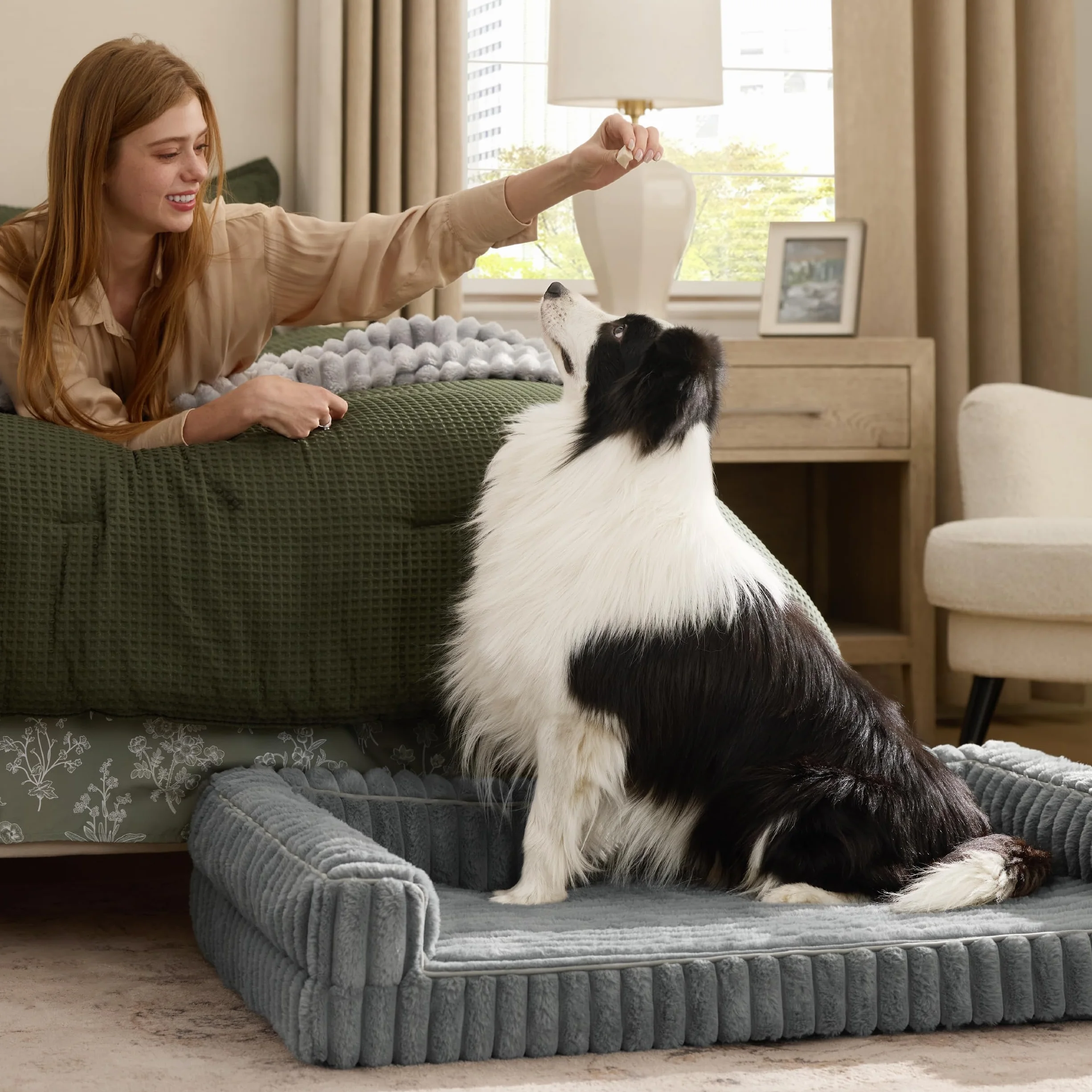 Bedsure Cama Perro Ortopédica Grande - 89x64x18cm Camas para Perros Tipo Sofá con Espuma Viscoelástica y Bordes, Impermeable, Base Antideslizante, Funda de Pana Extraíble y Lavable, Gris