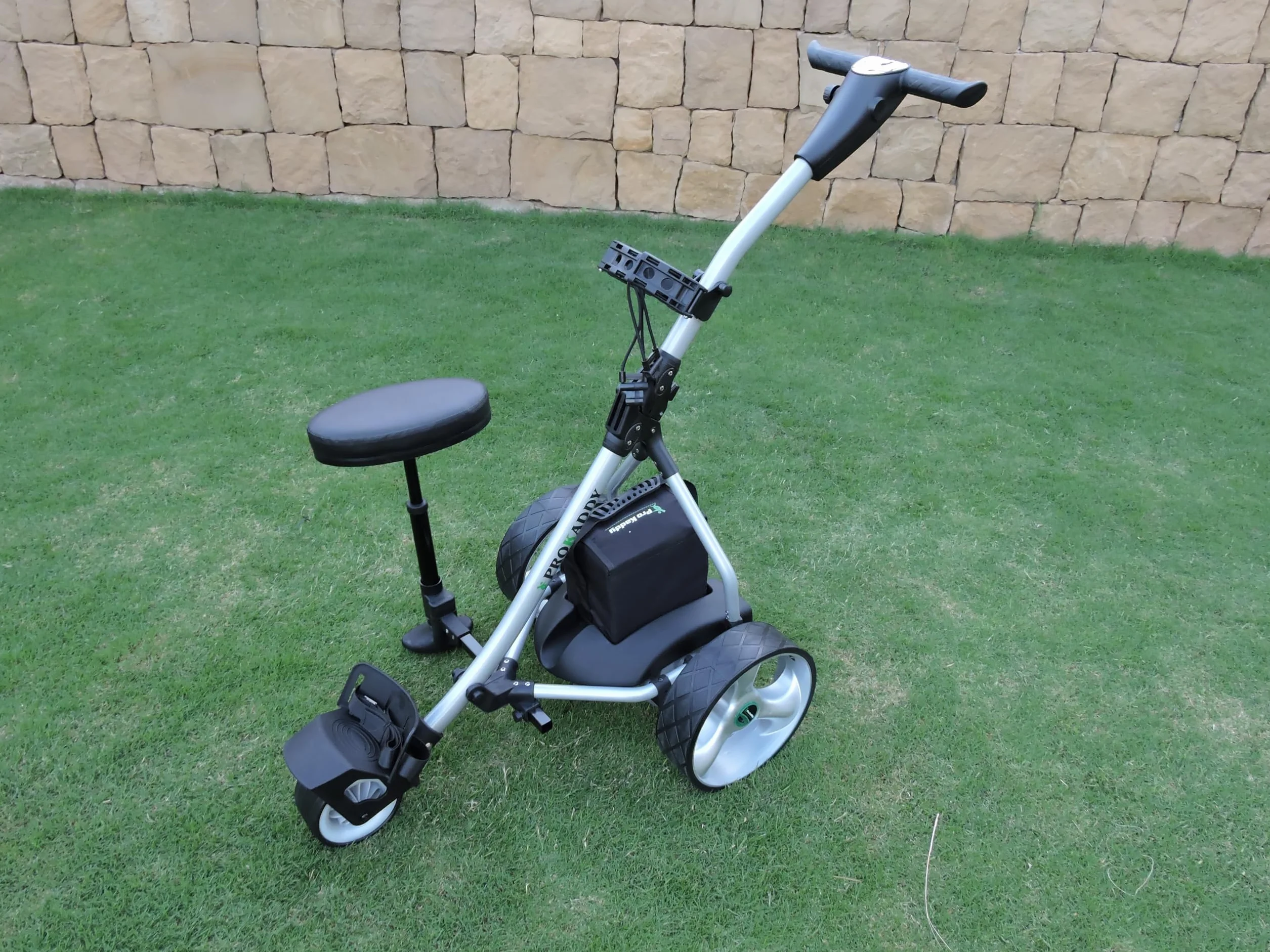 Elektryczny wózek golfowy S2G Digital Plateado z baterią 33A i asiento removible