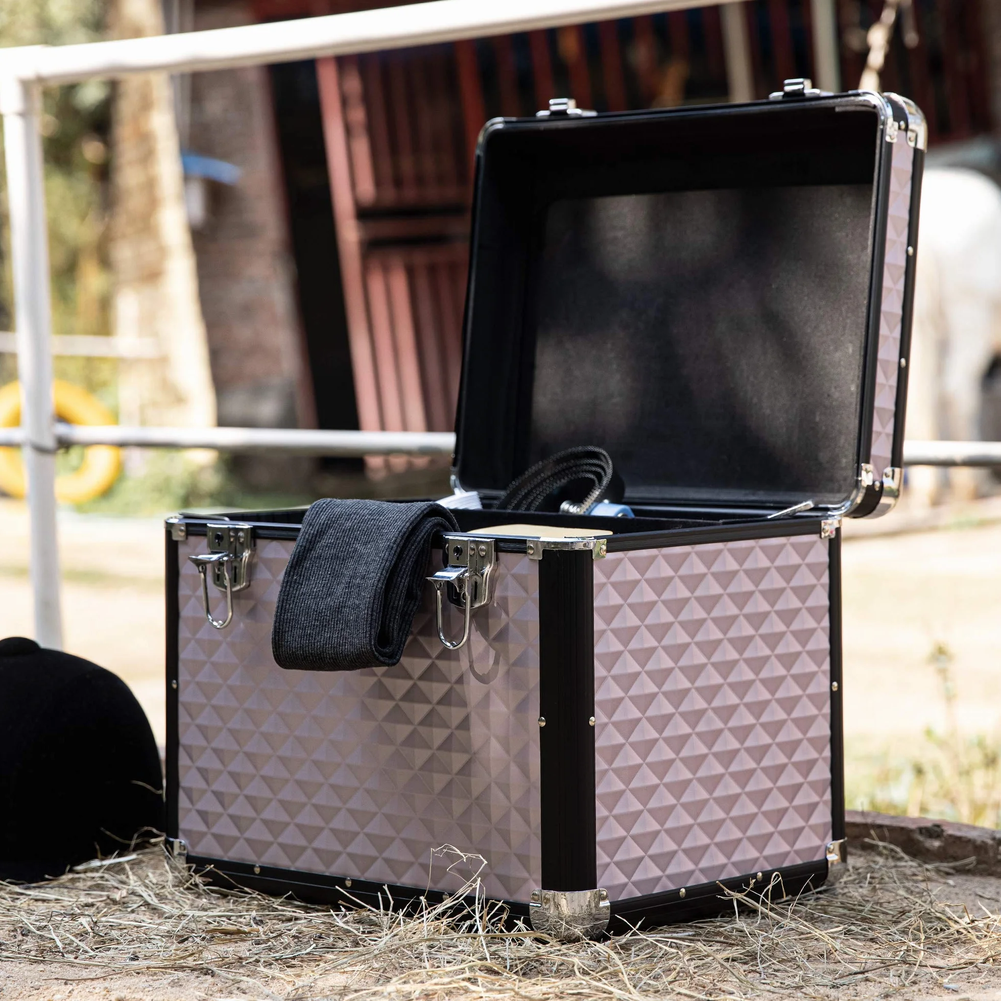 Navaris Caja para Accesorios para Caballos - Baúl de Aluminio para almacenaje y Transporte de Herramientas de Limpieza Cuidado de Caballo - Oro Rosa