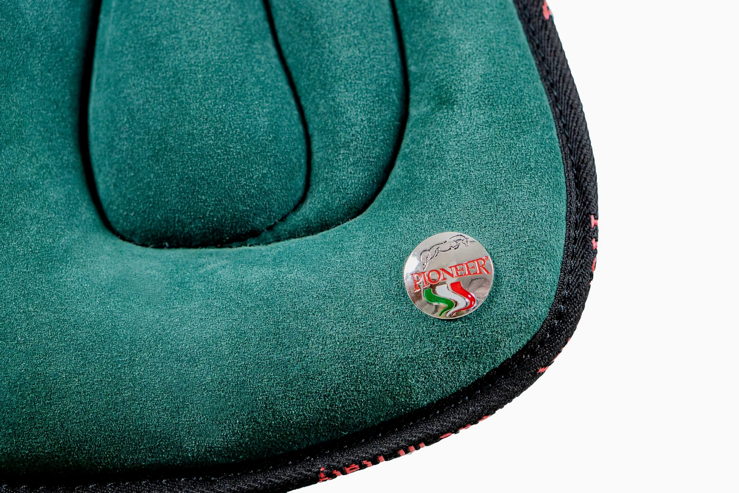 PIONEER Silla de Montar Caballo 50x45 en Piel de Ante - Silla de Equitación Bareback para Monta Natural, Hecha en Italia - Acolchado de Ovata y Espuma de Memoria - Cincha de Neopreno - Negro
