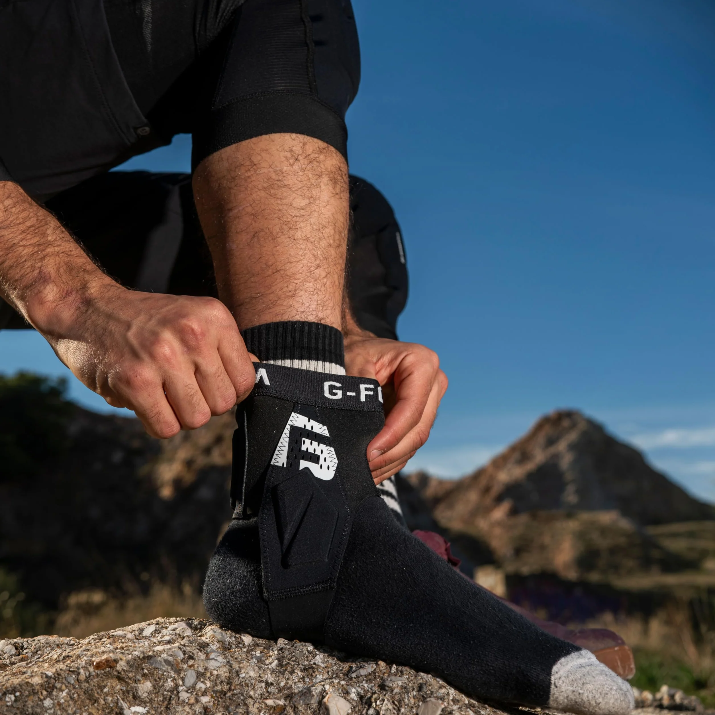 G-Form X4 protectores de tobillo negro