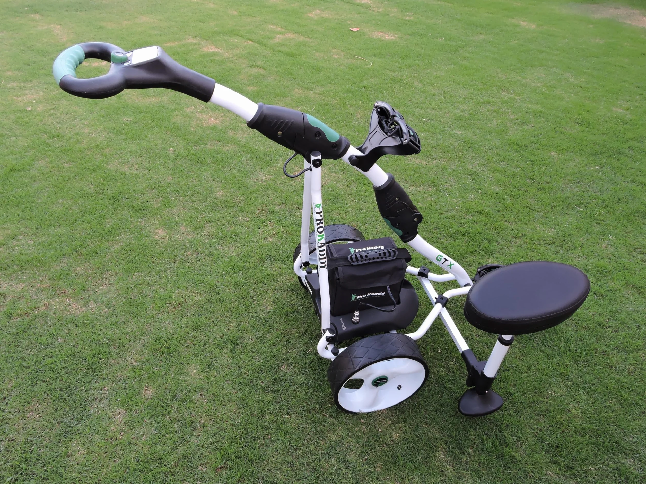 Carro de Golf eléctrico D3GTX Blanco Asiento removible USB batería 33amp
