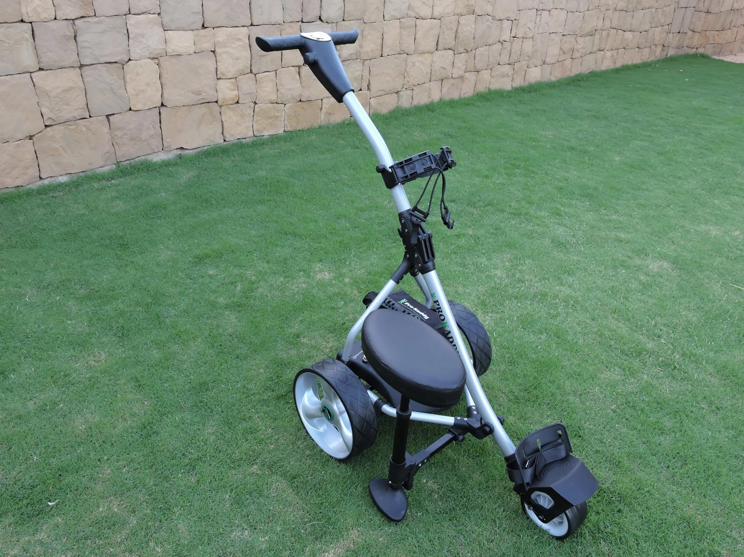 Elektryczny wózek golfowy S2G Digital Plateado z baterią 33A i asiento removible