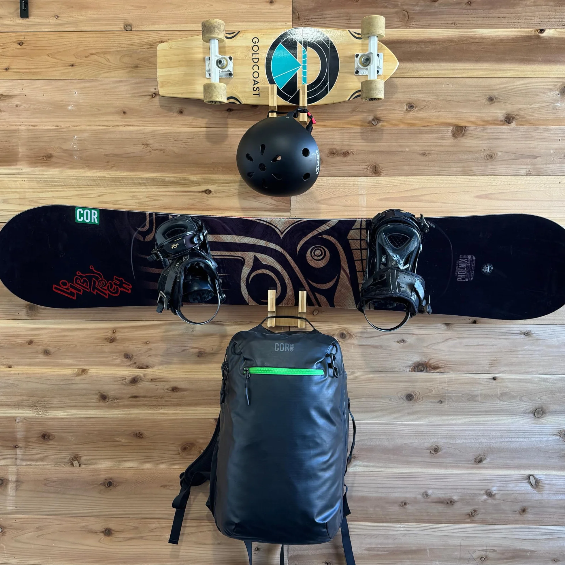 COR Surf Soporte de pared para monopatín y snowboard de bambú con gancho