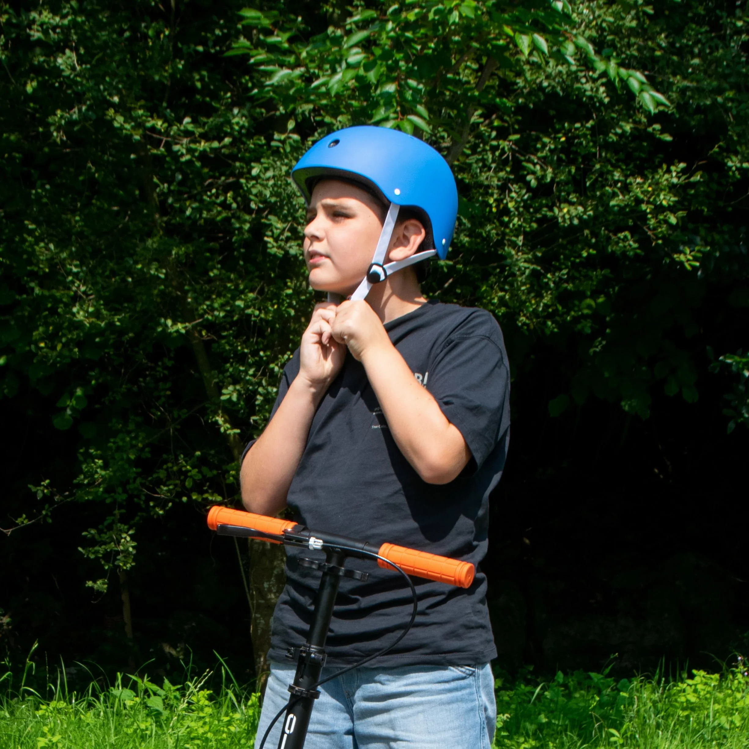 OLSSON Casco Infantil Kit Protecciones ABS EPS Forro Desmontable Lavable Tamaño Ajustable 11 Rejillas Ventilación