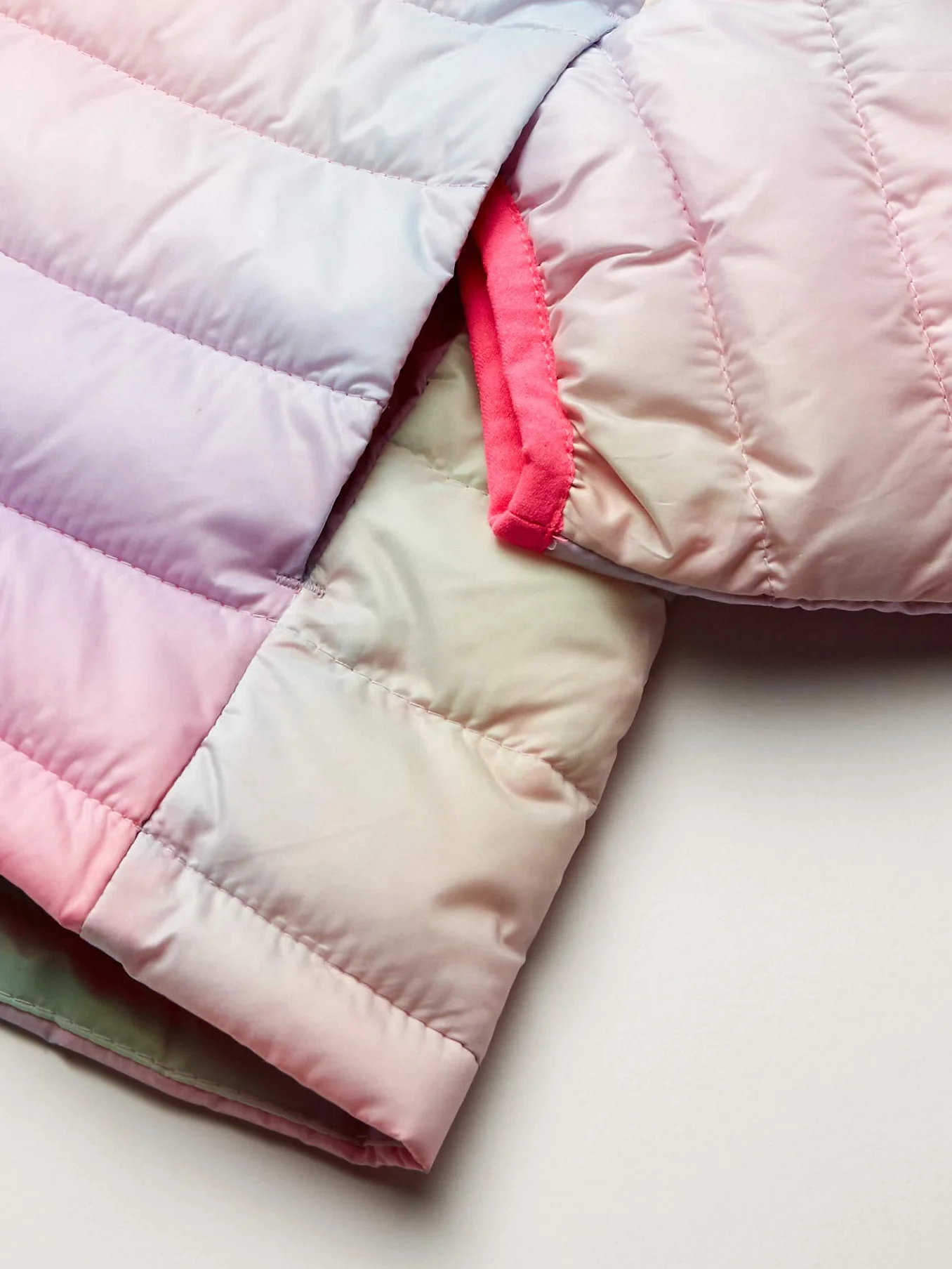 Amazon Essentials Chaqueta Acolchada Plegable Resistente a la Lluvia Niña