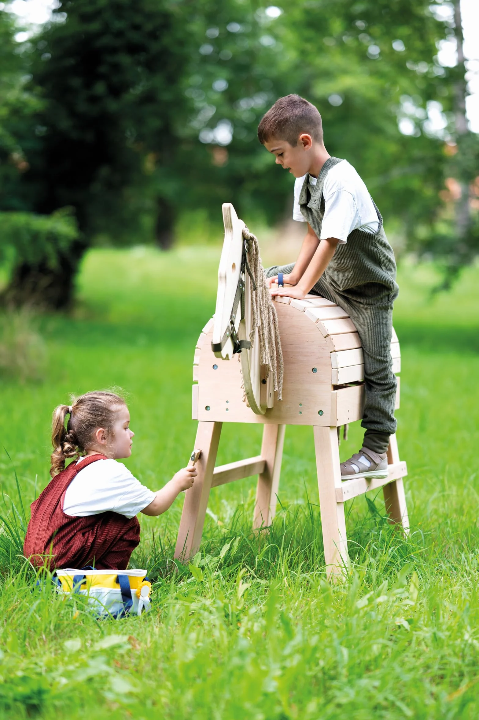 Small Foot Set de Aseo con Bolsa, Utensilios de Madera para niños, Accesorios para Caballos, 12419