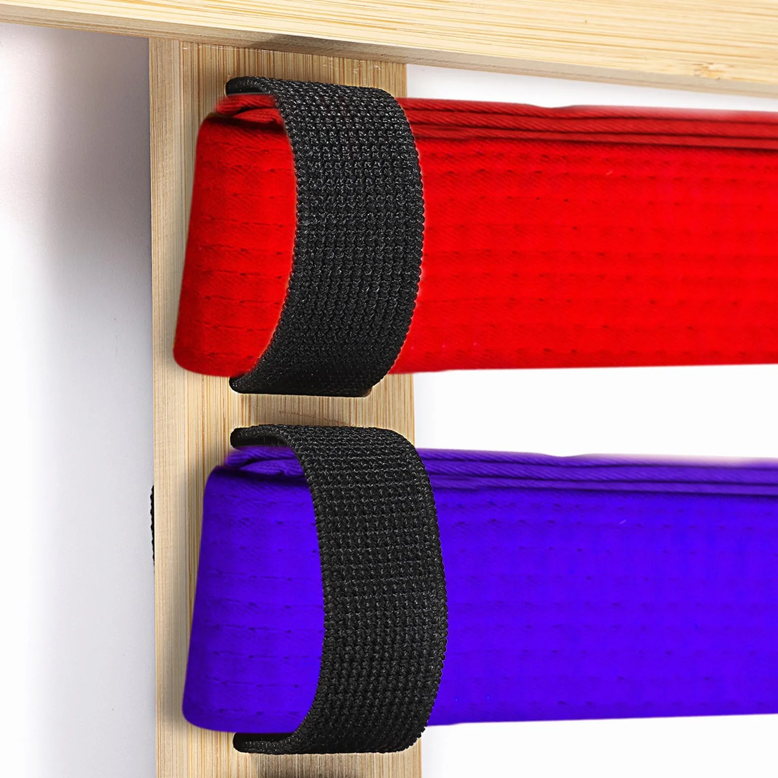 SUMNACON Soporte para cinturón de artes marciales, incluye 10 cinturones de bambú para taekwondo, soporte de pared para judo, karate y ninjitsu