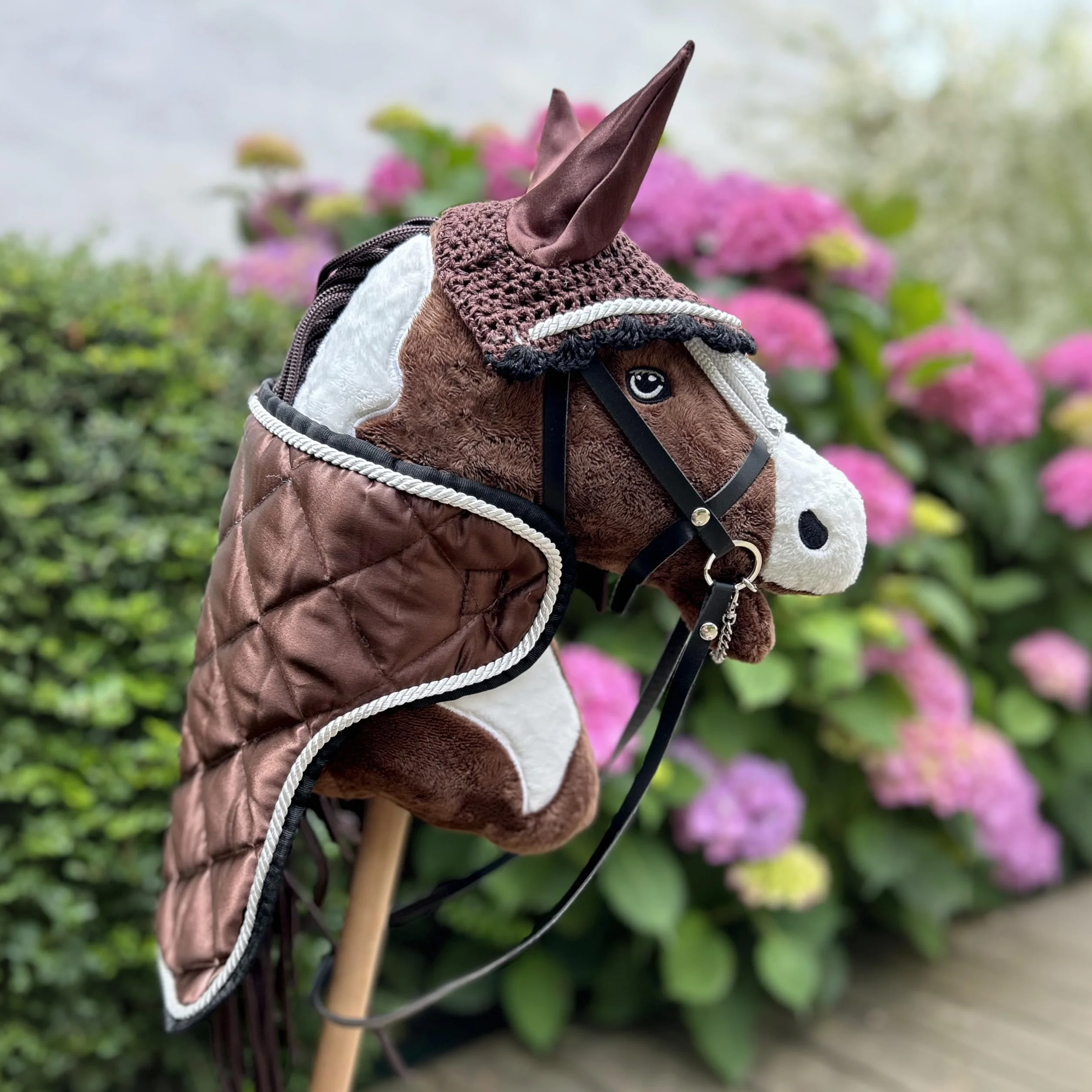 Juego de accesorios marrón chocolate para Hobby Horse y Caballo Palo: halter mosmoute con cordón + manta + gorro antimoscas