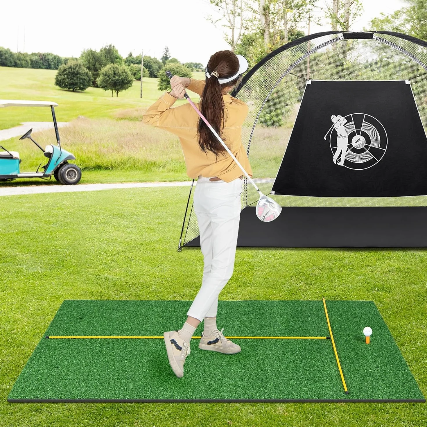 GYMAX Alfombrilla de Golf para Golpear Pelotas, Tapete de Césped Artificial para Práctica de Golf Interior y Exterior con 2 Tees de Goma y 2 Palos de Alineación