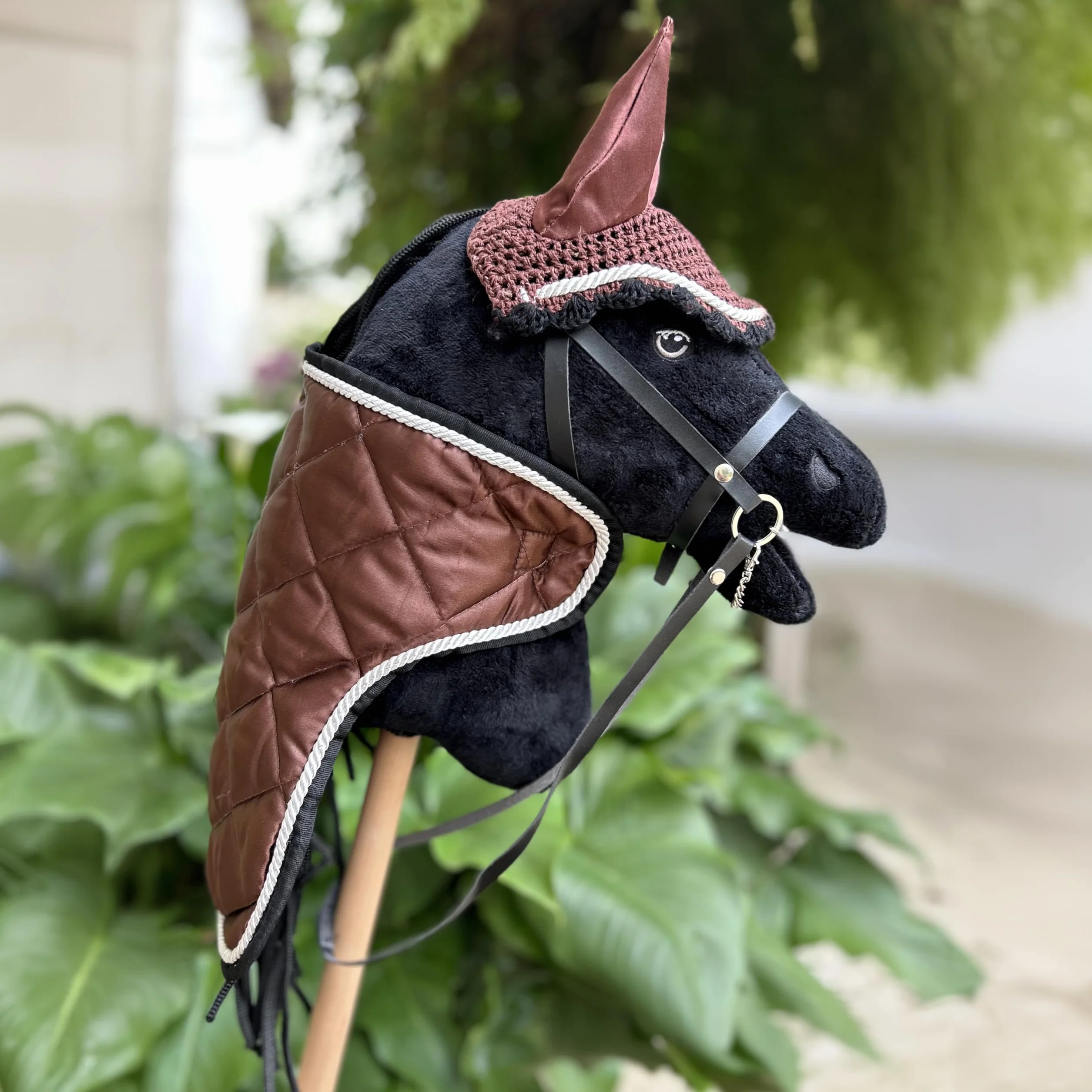 Juego de accesorios marrón chocolate para Hobby Horse y Caballo Palo: halter mosmoute con cordón + manta + gorro antimoscas