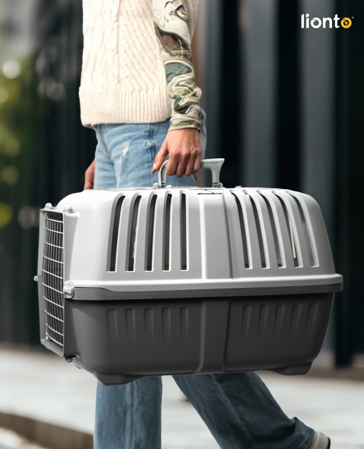 lionto Caja de Transporte 58,5x35,5x40 cm, plástico con Rejilla metálica, con asa y Cierre, para Perros, Gatos y Animales pequeños de hasta 15 kg, Gris