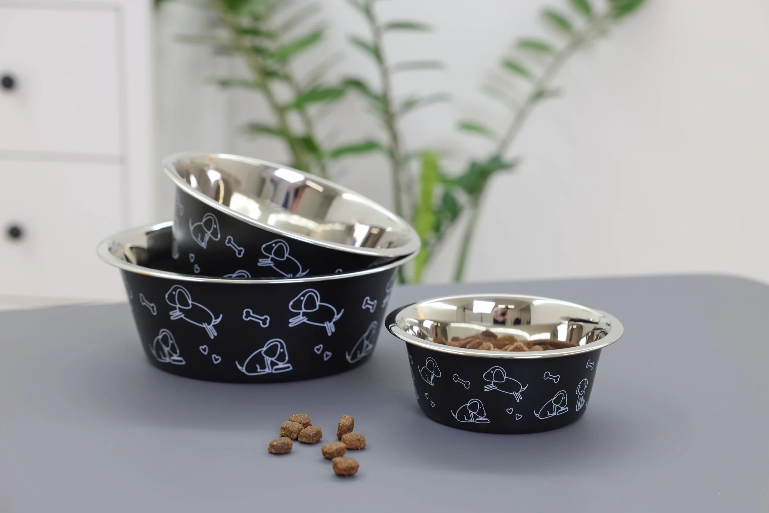 Kerbl Pet Comedero para Perros de Acero Inoxidable Pet, Negro, 1800 ml, Apto para Comida y Agua, Apto para lavavajillas, Robusto, con diseño